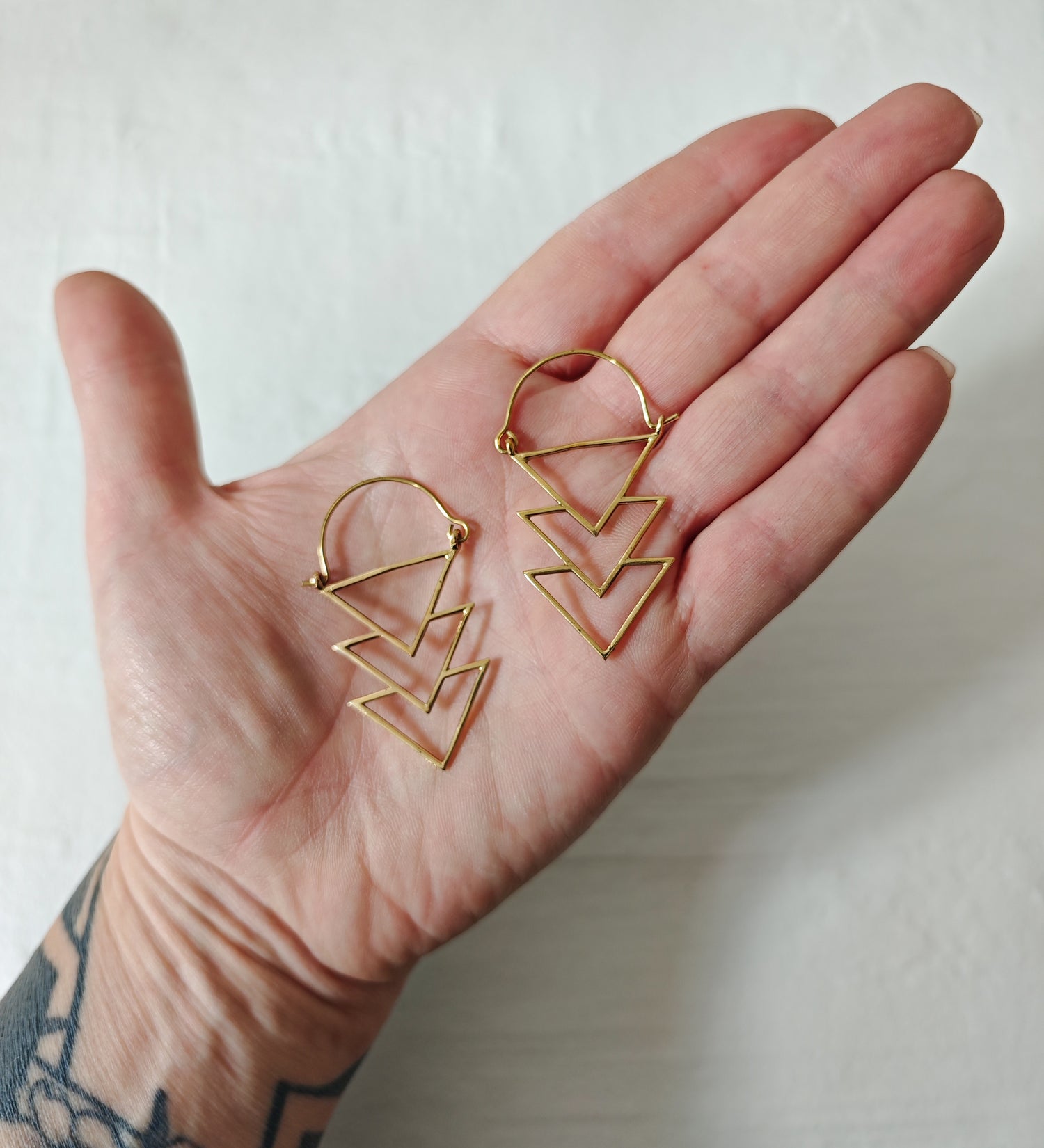 Geometrische Dreieck Ohrringe, goldene minimalistische Ohrringe, Eckige Ohrringe, Boho Schmuck, Messing Ohrringe Gold