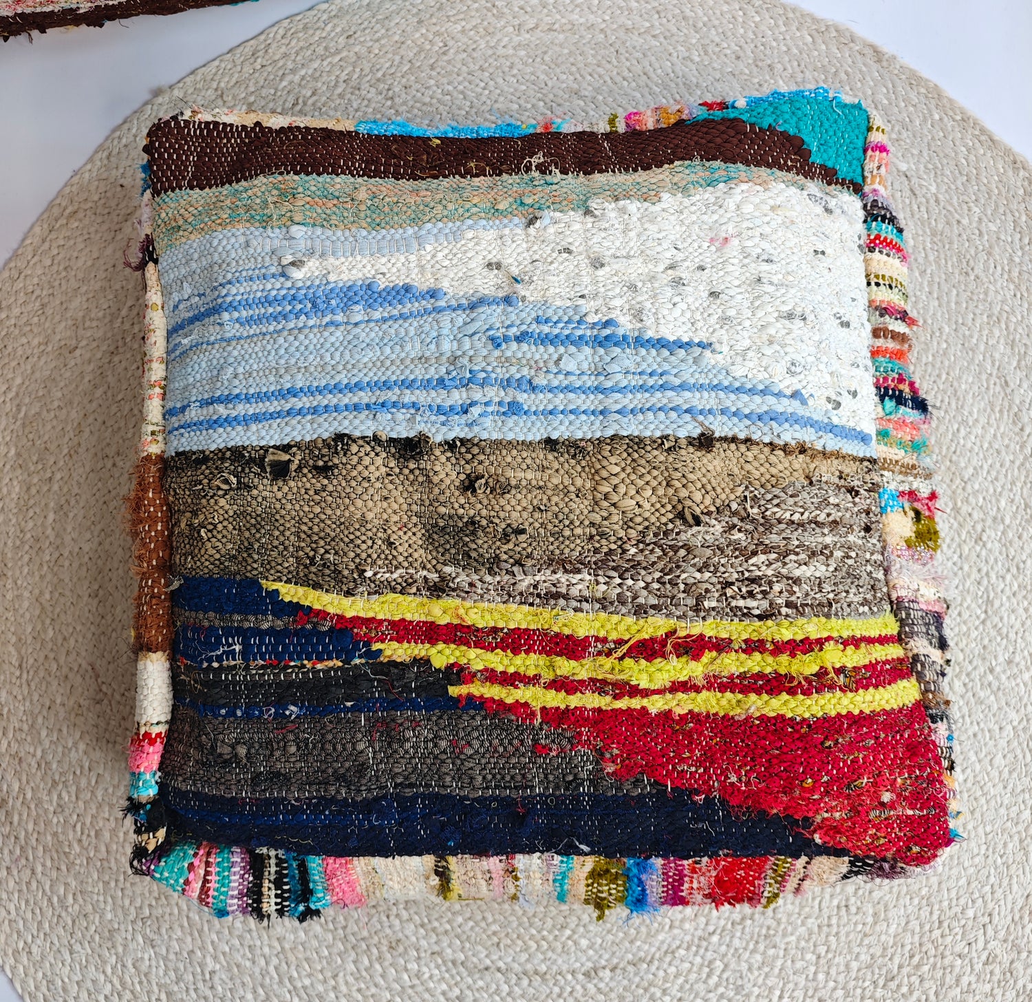 Cocosy Premium Collection - Pouf aus Marokko mit geometrischen Muster, Upcyling Pouf aus Stoffresten, Boho Sitzkissen, Braun Blau, Handarbeit