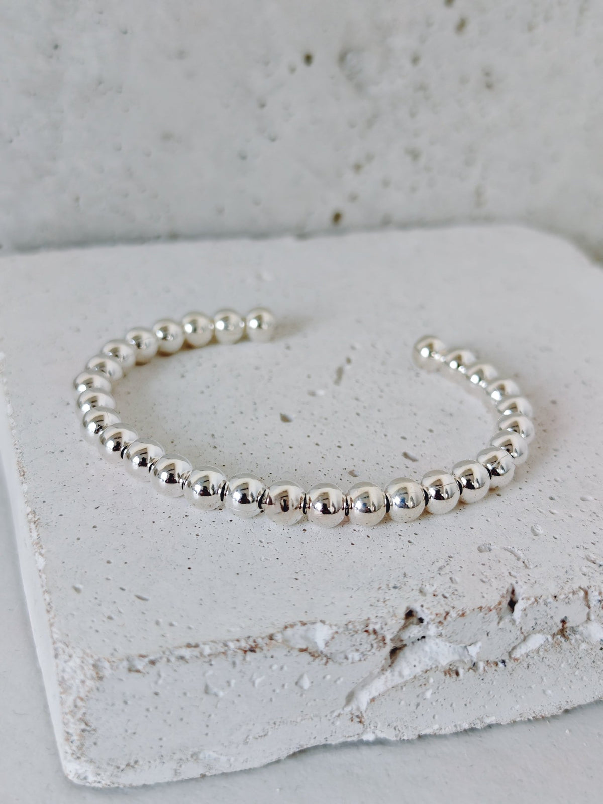 Statement Bubbles Armreif aus 925 Sterling Silber - Chunky Kugelarmband - CocosyBerlin