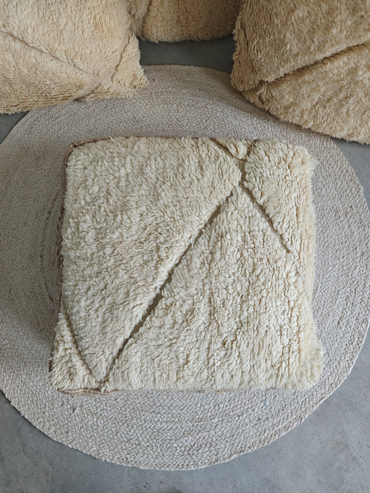 Berber Pouf & Kissenhülle aus Marokko, Beige Creme, Boho Kissen und Bodenkissen, Handarbeit - CocosyBerlin