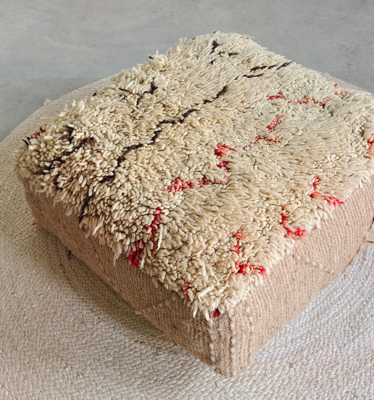 Marokkanischer Pouf, Berber Boho Bodenkissen aus Wolle