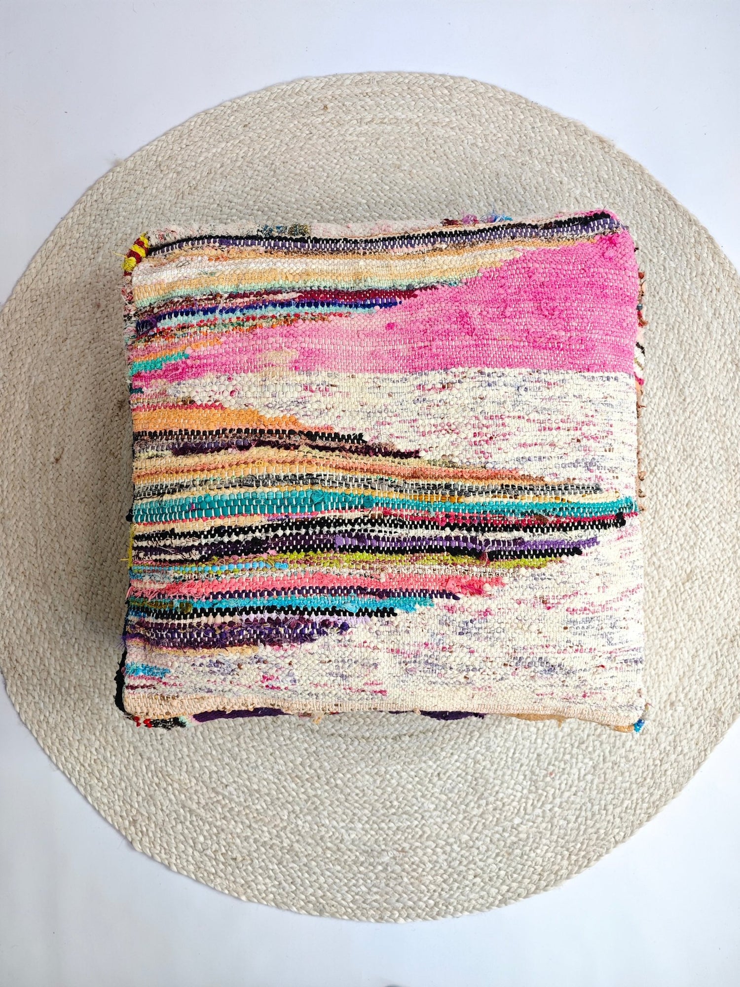 Cocosy Premium Collection - Marokkanischer Pouf mit geometrischen Muster, Upcyling Pouf aus Stoffresten, Boho Sitzkissen, Unikat - CocosyBerlin