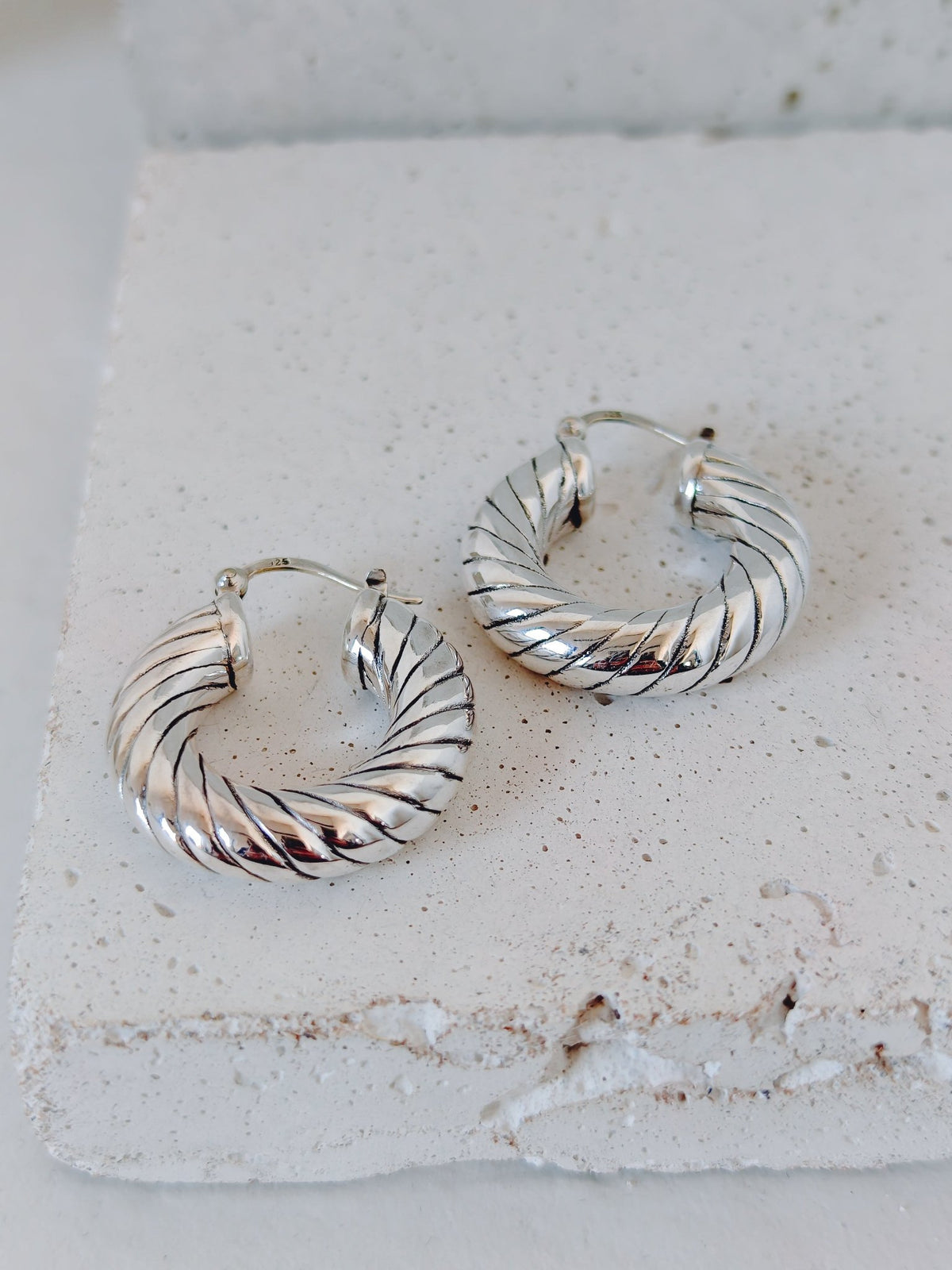 Twist Creolen 925 Silber, Statement Ohrringe, Chunky Hoops 30 mm - CocosyBerlin