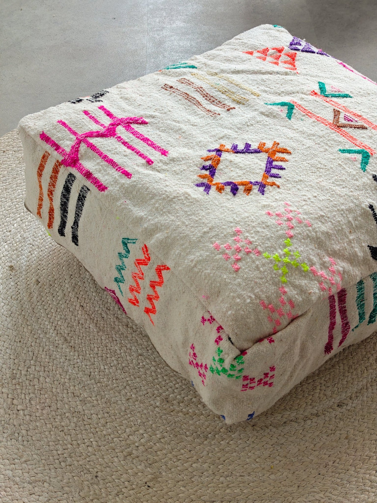 Pouf aus Marokko, Kelim Bodenkissen quadratisch und bunt, Handgefertigt - CocosyBerlin
