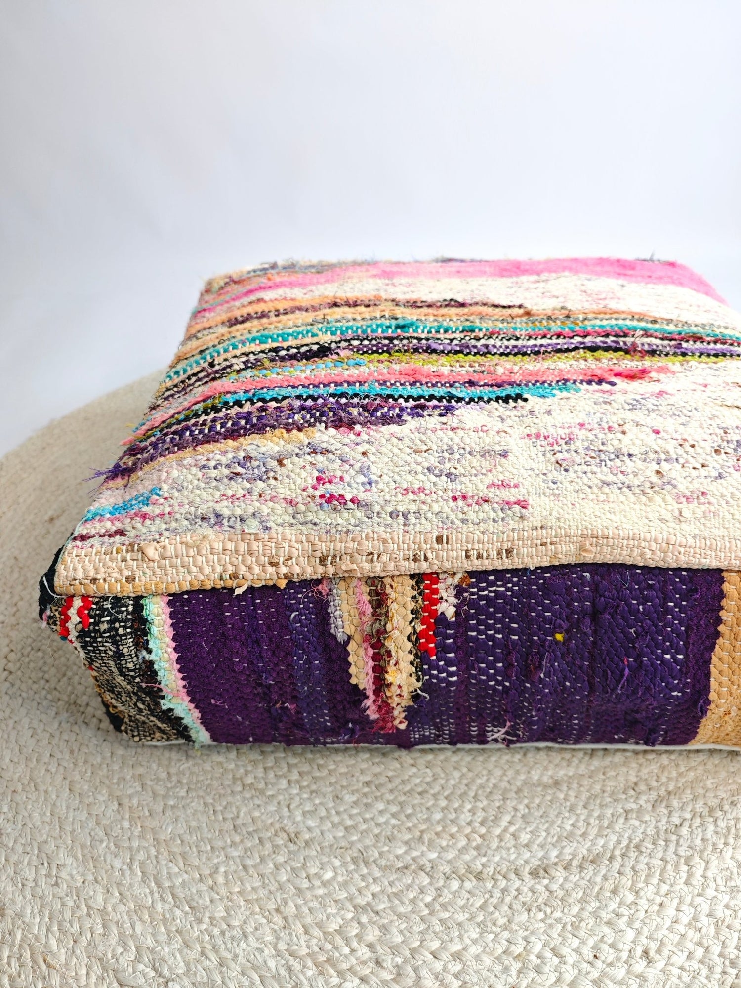 Cocosy Premium Collection - Marokkanischer Pouf mit geometrischen Muster, Upcyling Pouf aus Stoffresten, Boho Sitzkissen, Unikat - CocosyBerlin