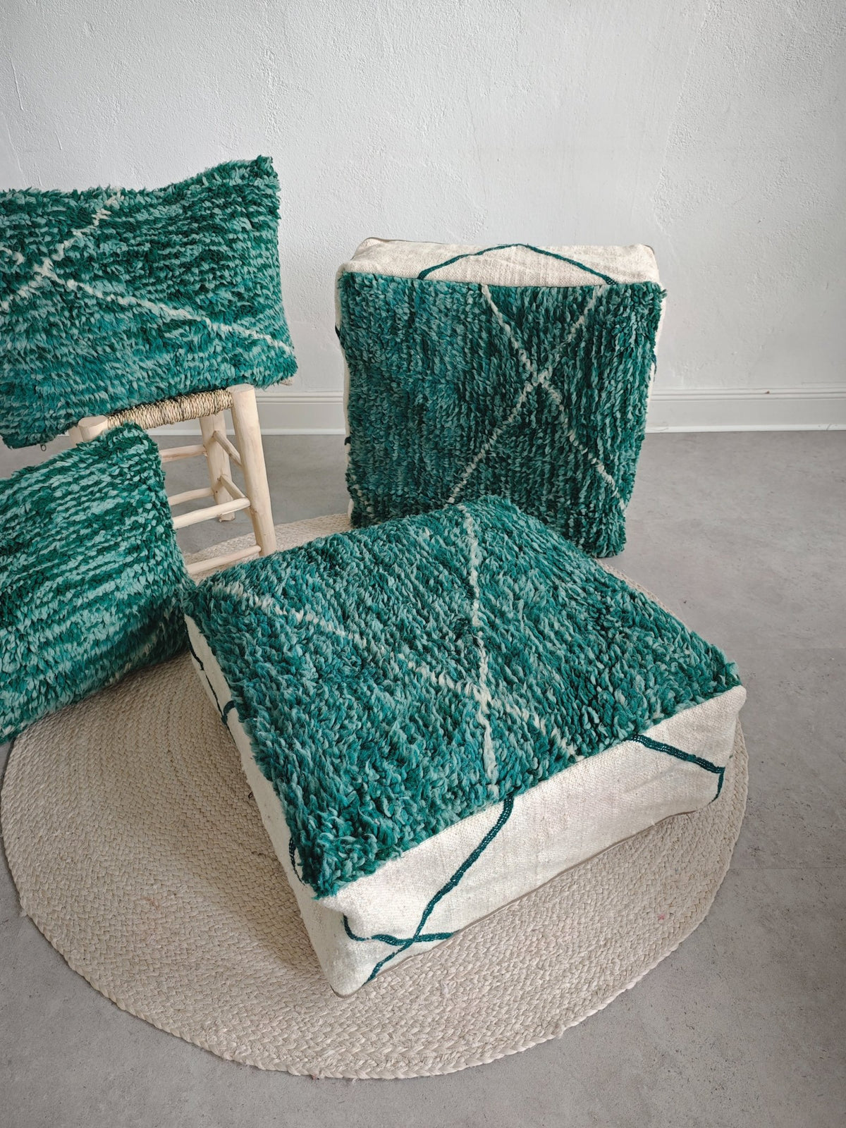 Beni Ourain Pouf aus Marokko, Bodenkissen Beige / Grün, 100% Handarbeit, Uniquat - CocosyBerlin
