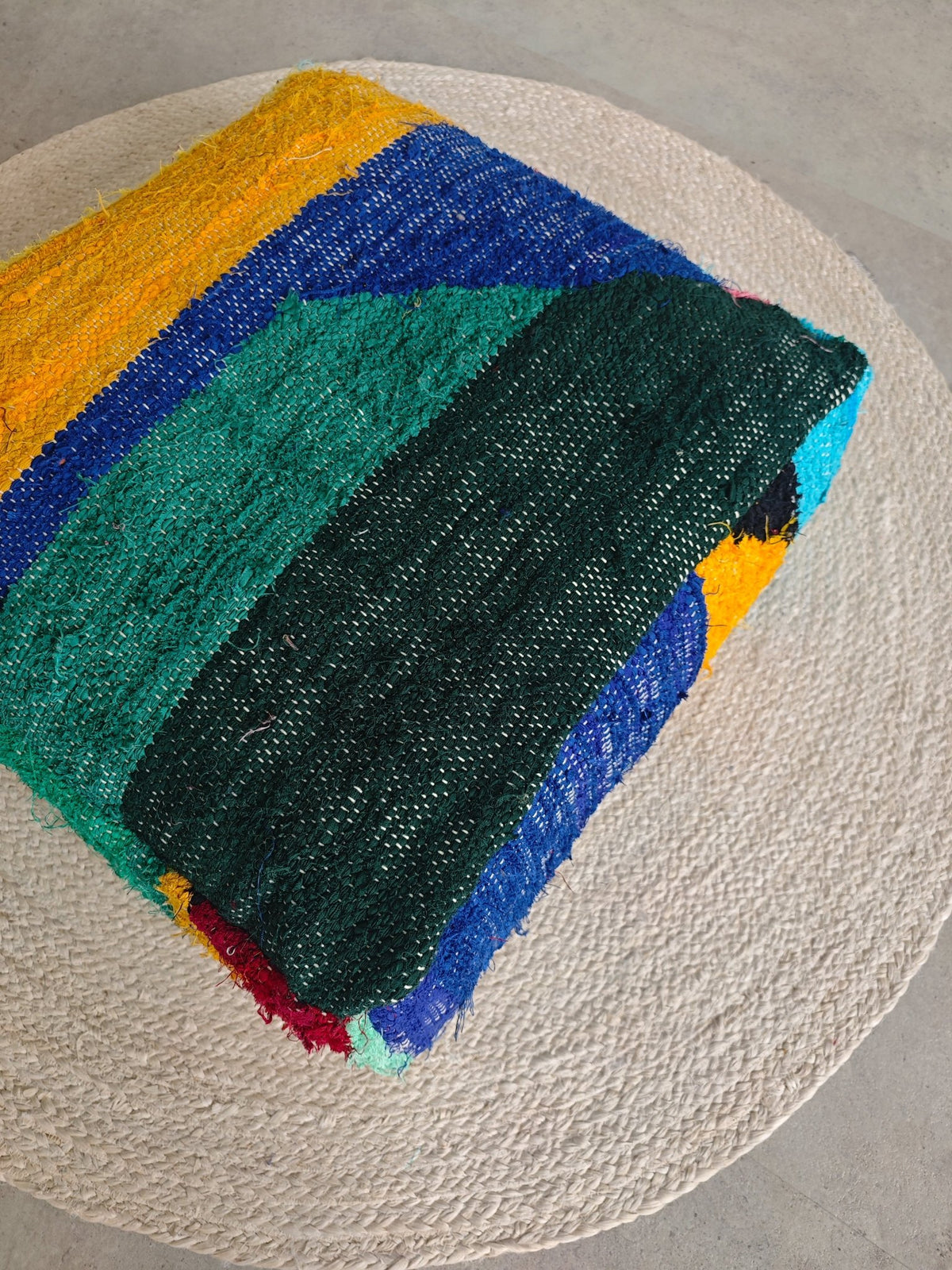 Marokkanischer Upcyling Pouf bunt aus Stoffresten, Boho Bodenkissen Cocosy Premium Collection - CocosyBerlin