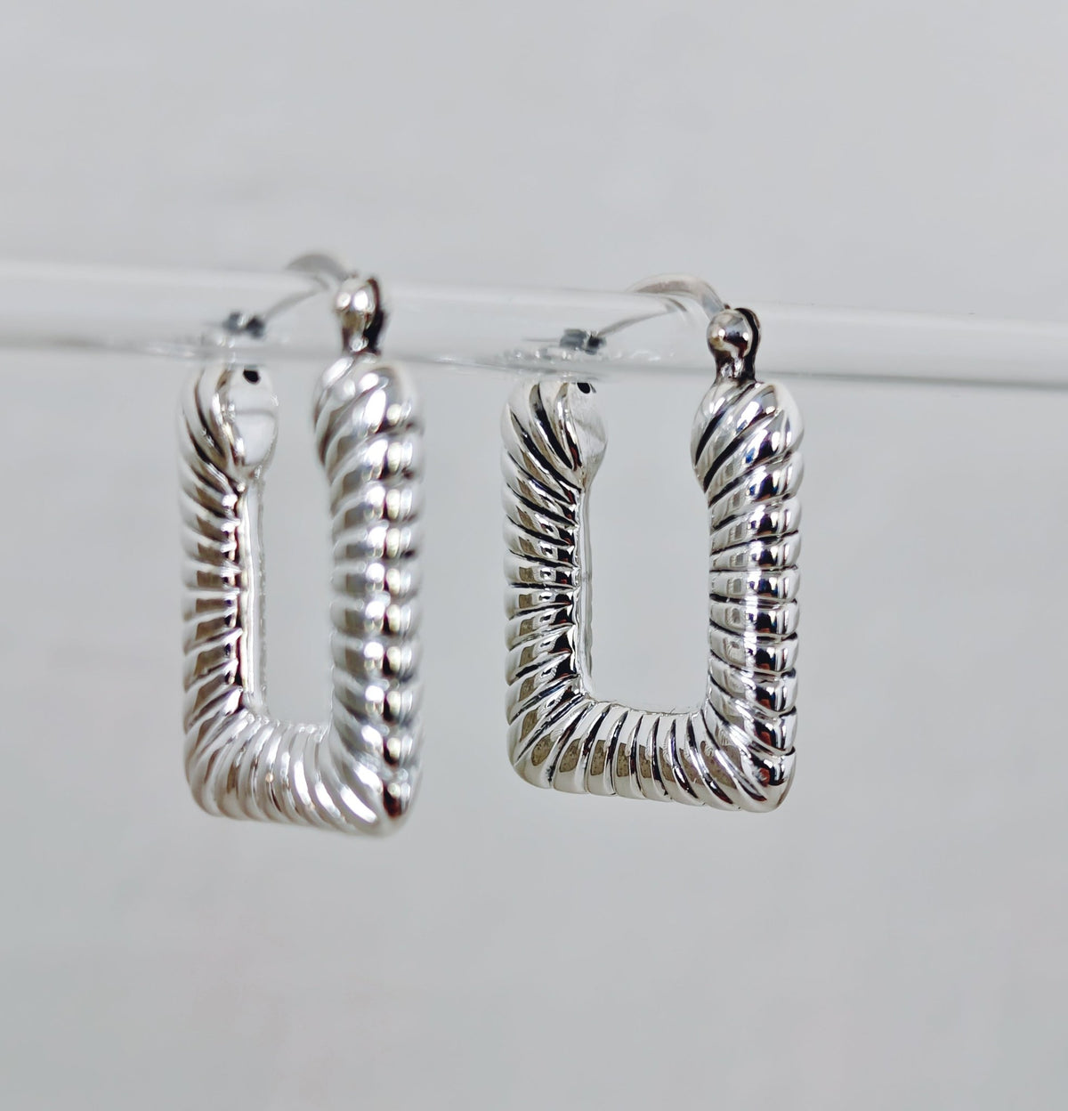Twist Creolen rechteckig aus 925 Silber, Geometrische Ohrringe - CocosyBerlin