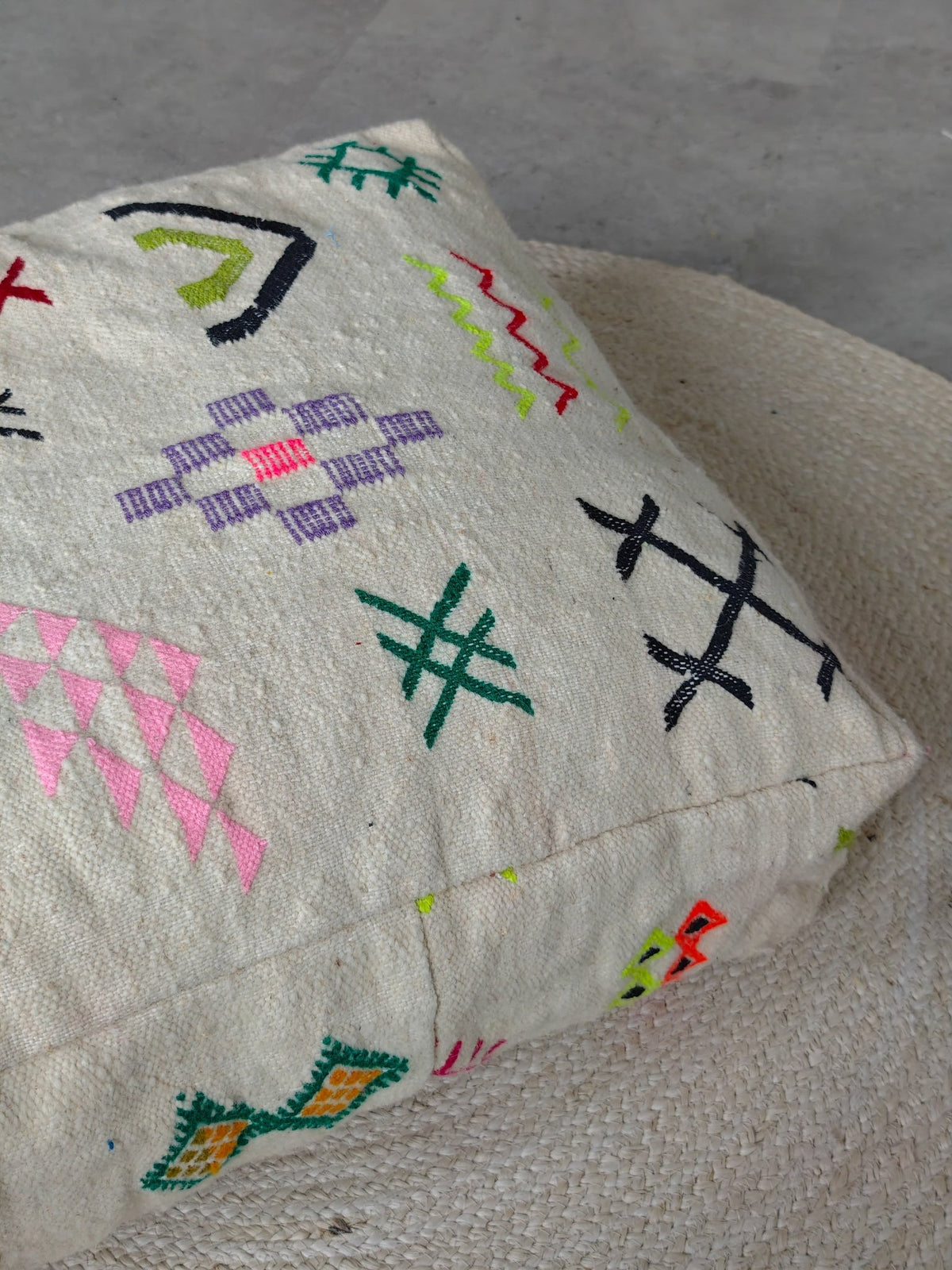 Pouf aus Wolle quadratisch und bunt, Kelim Bodenkissen, Handarbeit - CocosyBerlin