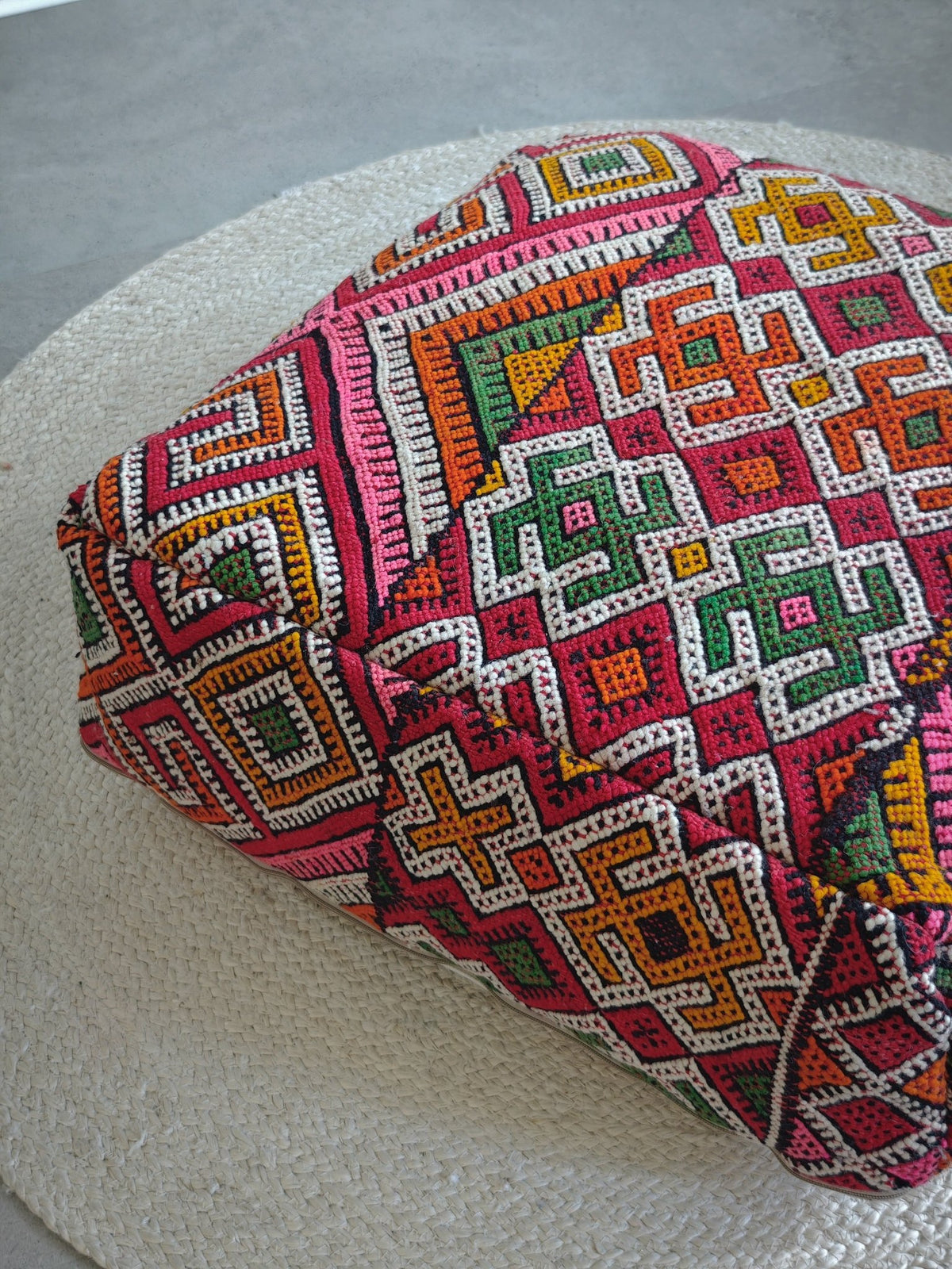 Marokkanischer Pouf, Kelim Bodenkissen, Boho Sitzkissen mit Amazigh Muster - CocosyBerlin