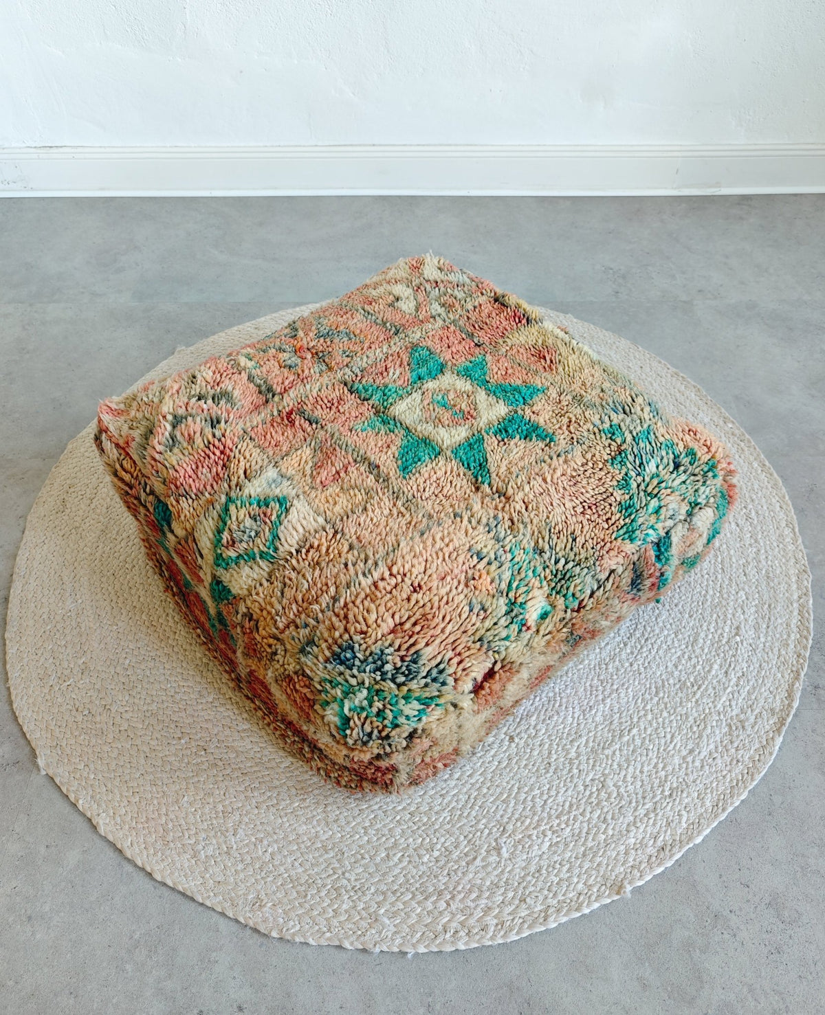 Marokkanischer Vintage Pouf, Bodenkissen Beni Ourain, Boho Meditationskissen - CocosyBerlin