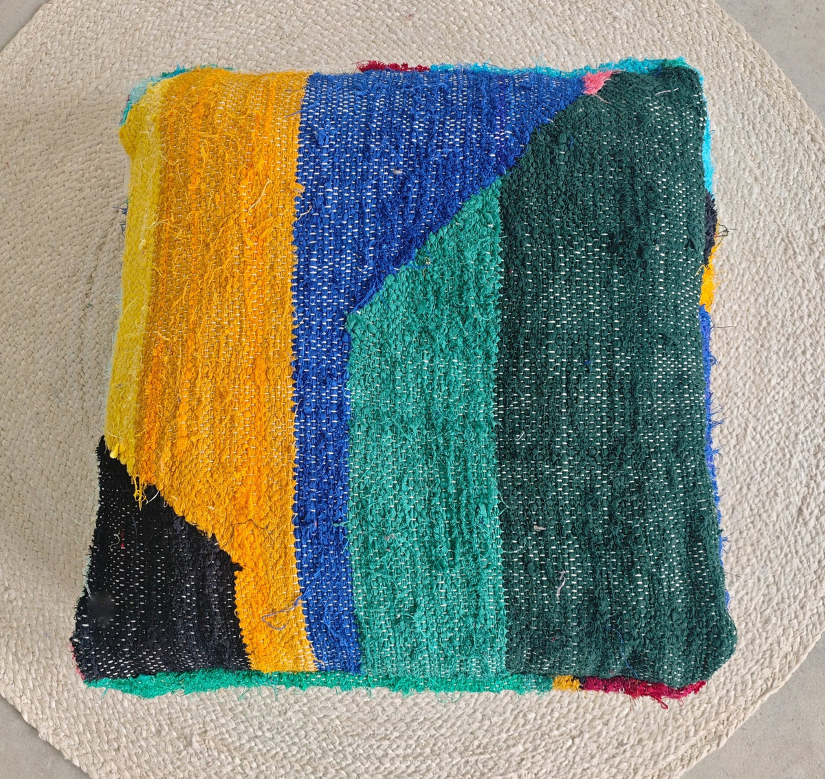 Marokkanischer Upcyling Pouf bunt aus Stoffresten, Boho Bodenkissen Cocosy Premium Collection - CocosyBerlin
