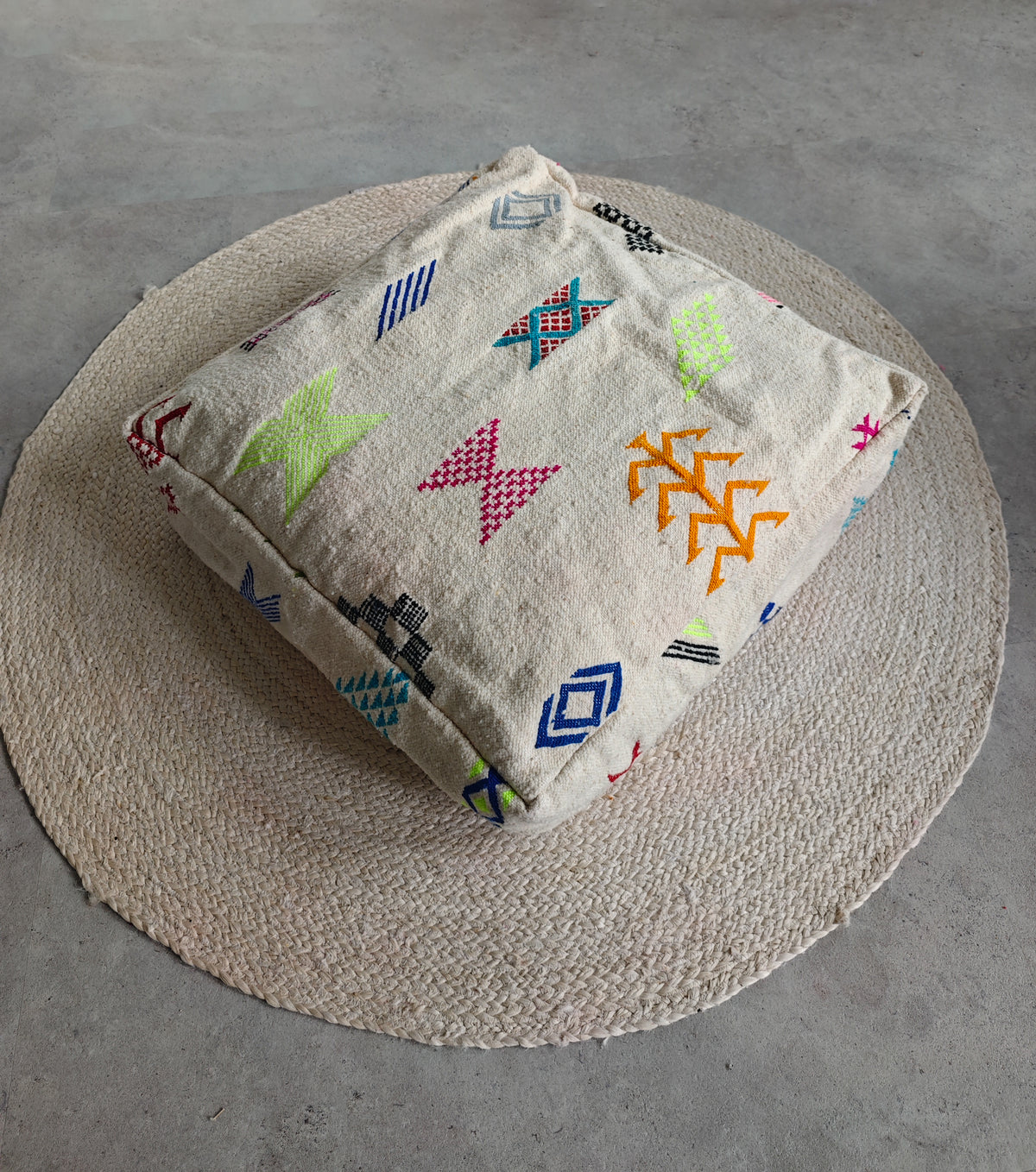 Marokkanischer Pouf aus Wolle, Kelim Bodenkissen quadratisch und bunt, Handarbeit