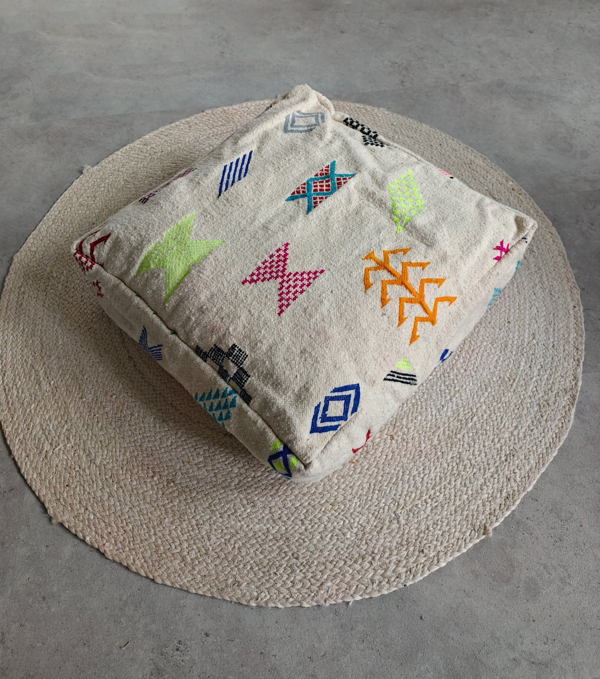 Marokkanischer Pouf aus Wolle, Kelim Bodenkissen quadratisch und bunt, Handarbeit - CocosyBerlin