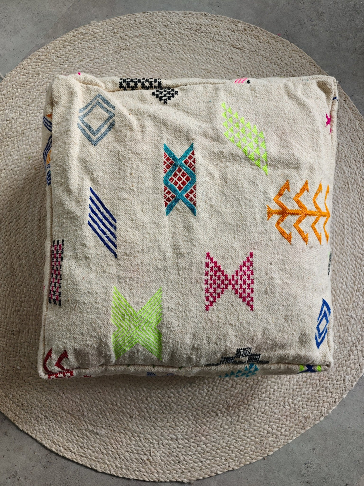 Marokkanischer Pouf aus Wolle, Kelim Bodenkissen quadratisch und bunt, Handarbeit - CocosyBerlin