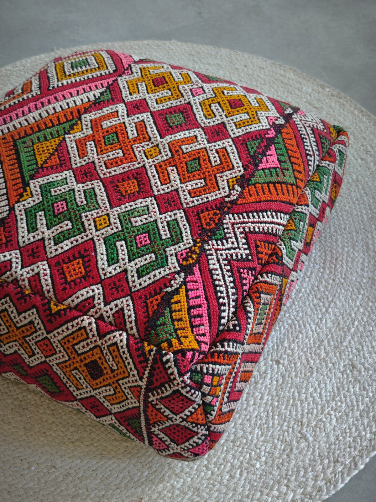 Marokkanischer Pouf, Kelim Bodenkissen, Boho Sitzkissen mit Amazigh Muster - CocosyBerlin