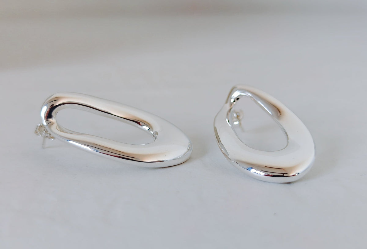 Organic Statement Ohrstecker aus 925 Silber, ovale Y2K Ohrringe, Sculptural Silver Earrings - CocosyBerlin