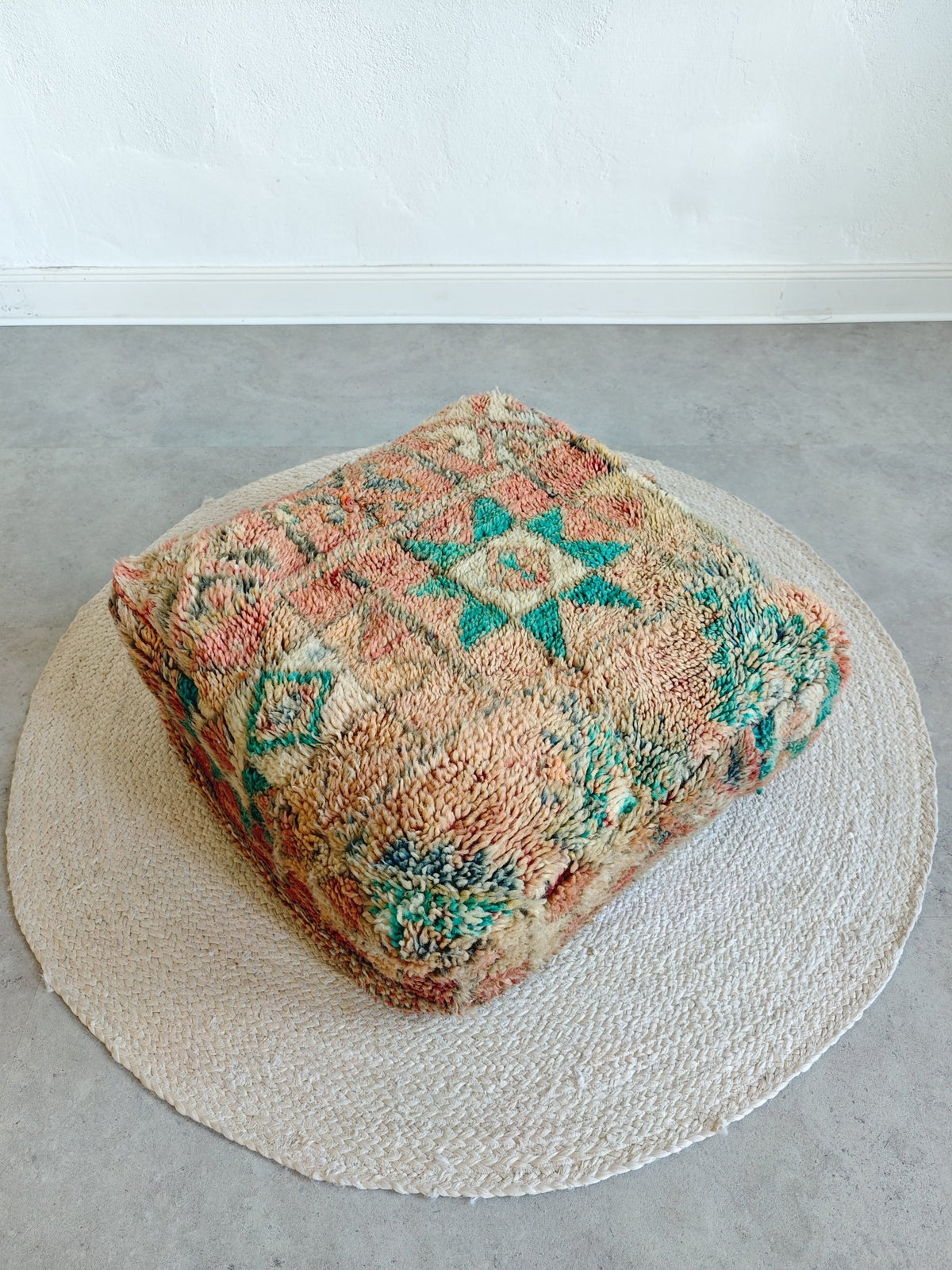 Marokkanischer Vintage Pouf, Bodenkissen Beni Ourain, Boho Meditationskissen - CocosyBerlin