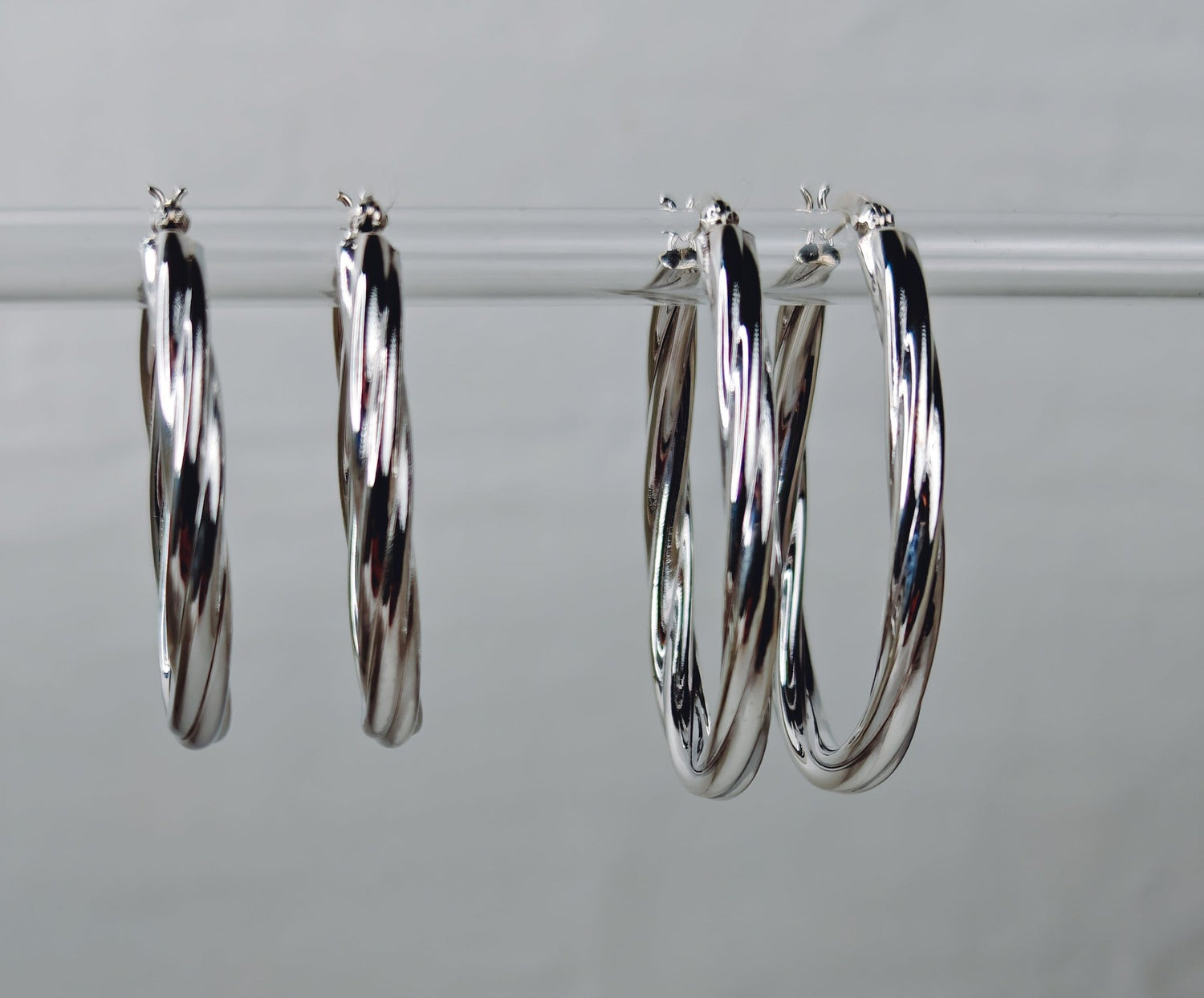 Twisted Creolen aus 925 Silber - Handgefertigte Hoops - gedrehtes Design - elegante Silber Ohrringe - minimalistischer Schmuck - CocosyBerlin