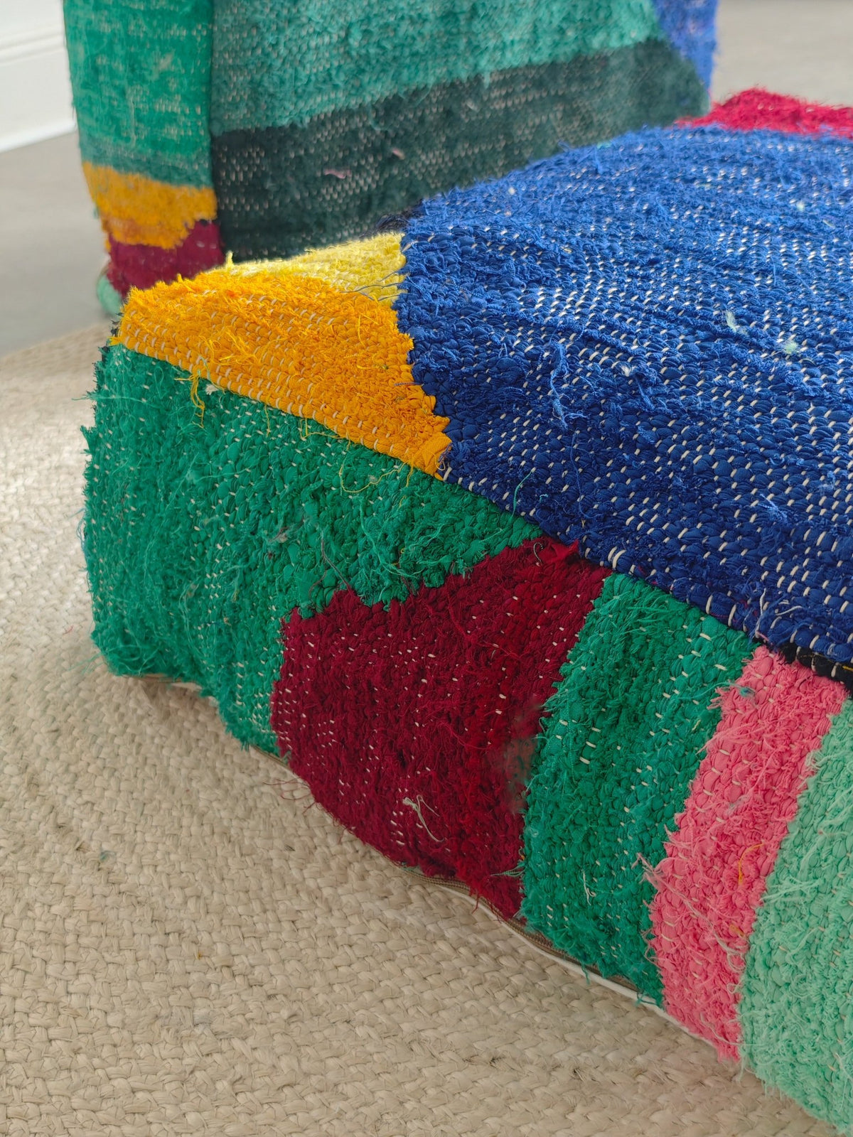 Marokkanischer Upcyling Pouf bunt aus Stoffresten, Boho Bodenkissen Cocosy Premium Collection - CocosyBerlin