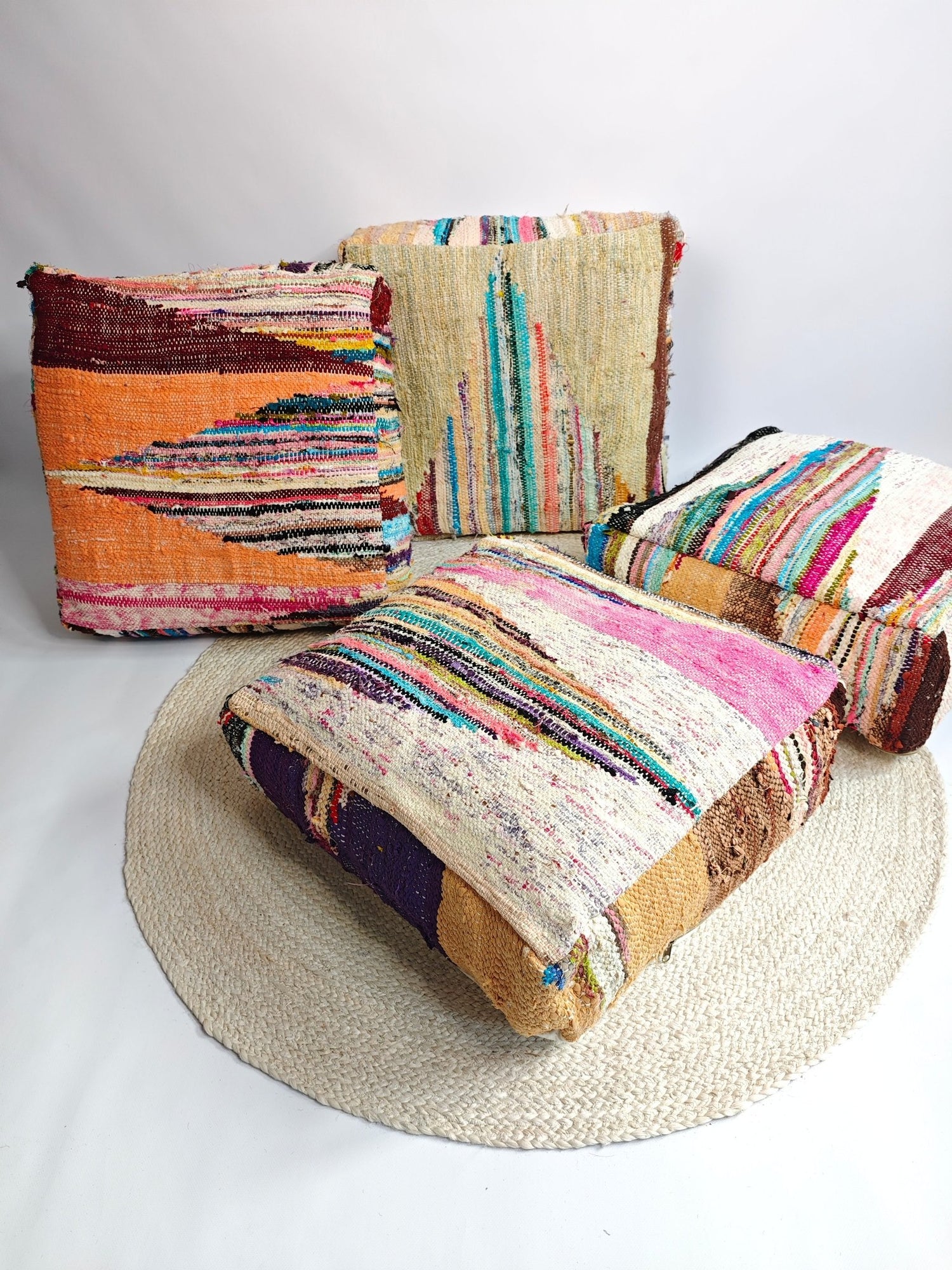 Cocosy Premium Collection - Marokkanischer Pouf mit geometrischen Muster, Upcyling Pouf aus Stoffresten, Boho Sitzkissen, Unikat - CocosyBerlin
