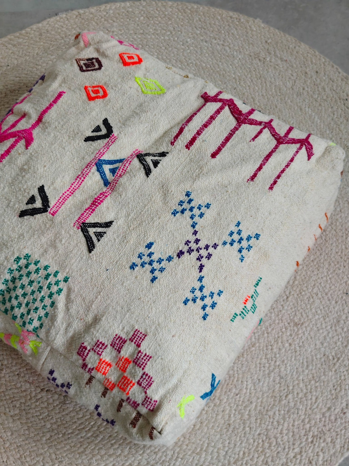 Pouf aus Wolle quadratisch und bunt / Rosa / PInk / Violett, Kelim Bodenkissen, Handarbeit (Kopie) (Kopie) - CocosyBerlin