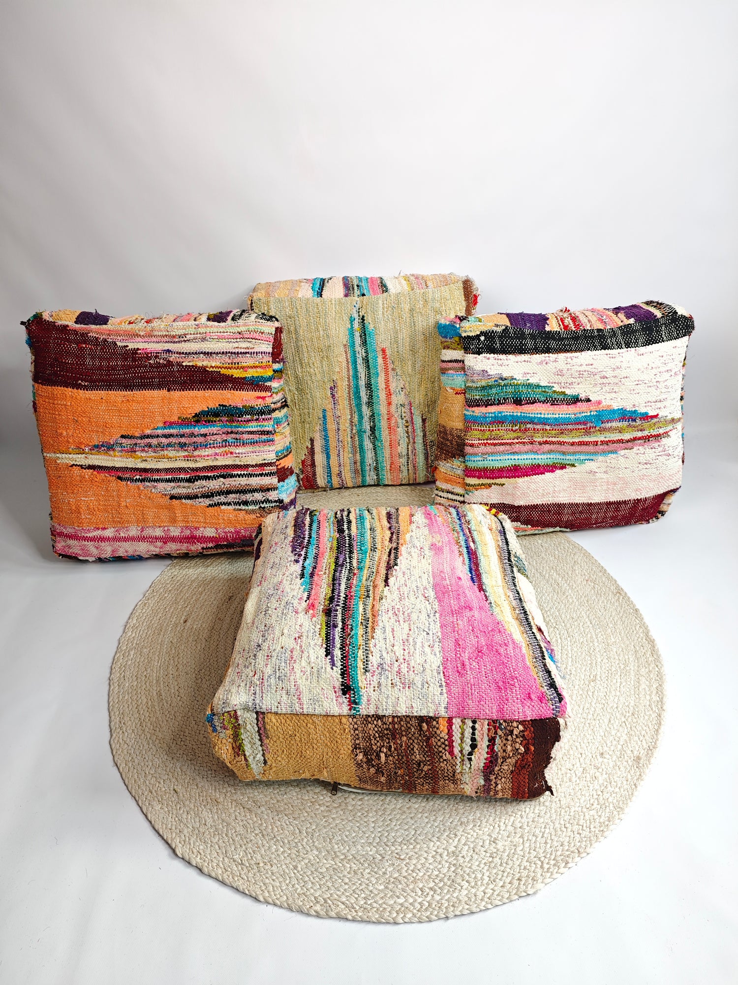 Cocosy Premium Collection - Marokkanischer Pouf mit geometrischen Muster, Upcyling Pouf aus Stoffresten, Boho Sitzkissen, Unikat
