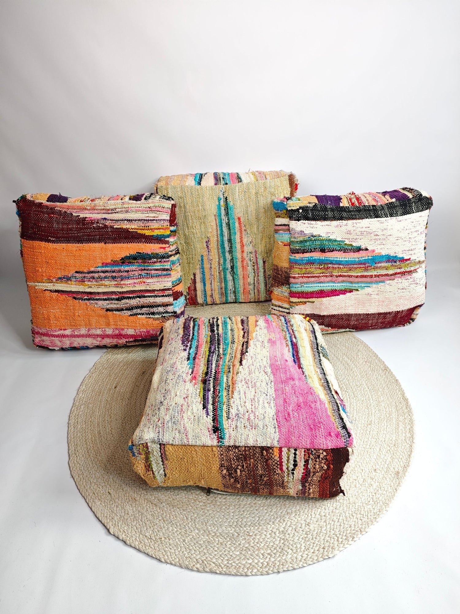 Cocosy Premium Collection - Marokkanischer Pouf mit geometrischen Muster, Upcyling Pouf aus Stoffresten, Boho Sitzkissen, Unikat - CocosyBerlin