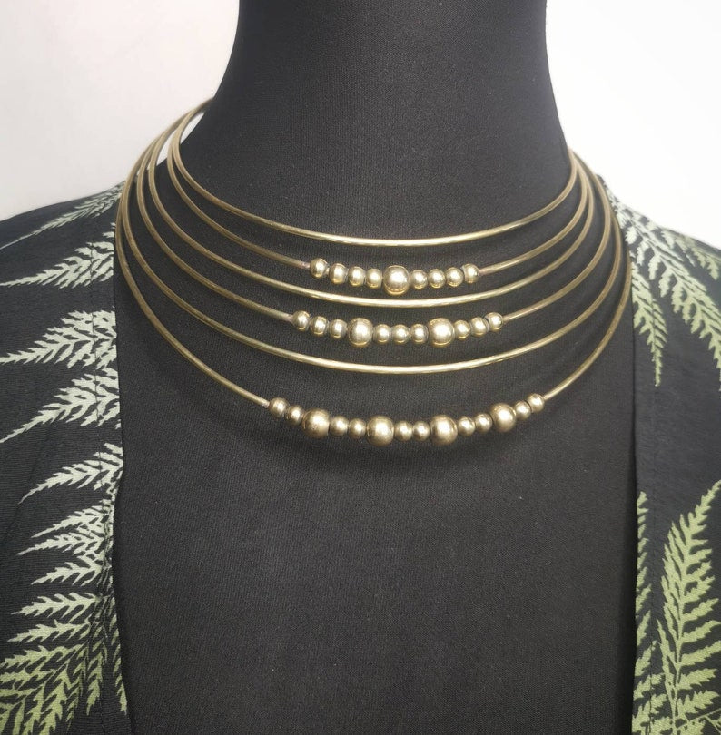 Tribal Choker gold, minimalistischer Choker, Choker Halskette, Mehrreihiger Messing Choker, Tribal Damen Halskette, Halskette mehrreihig
