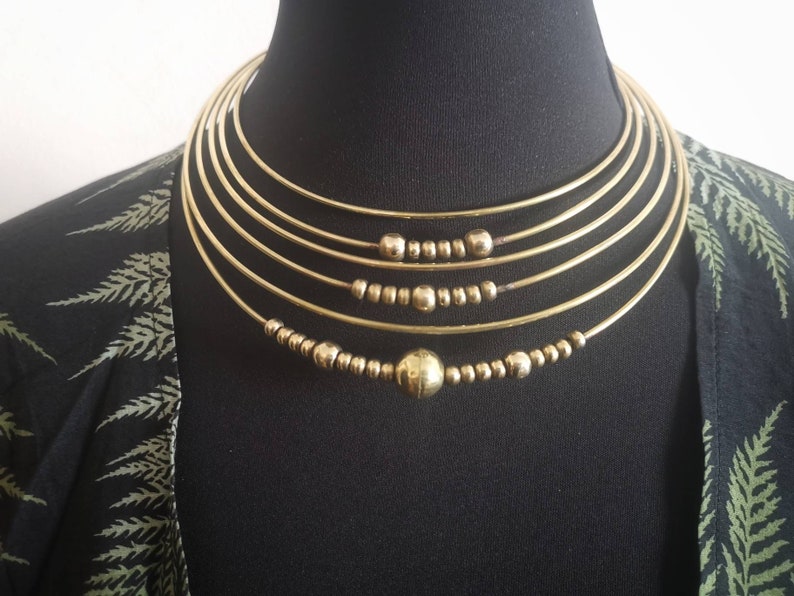 Collier ras du cou tribal en or, collier ras du cou minimaliste, collier ras du cou, collier ras du cou multi-rangs en laiton, collier tribal pour femme, collier multi-rangs