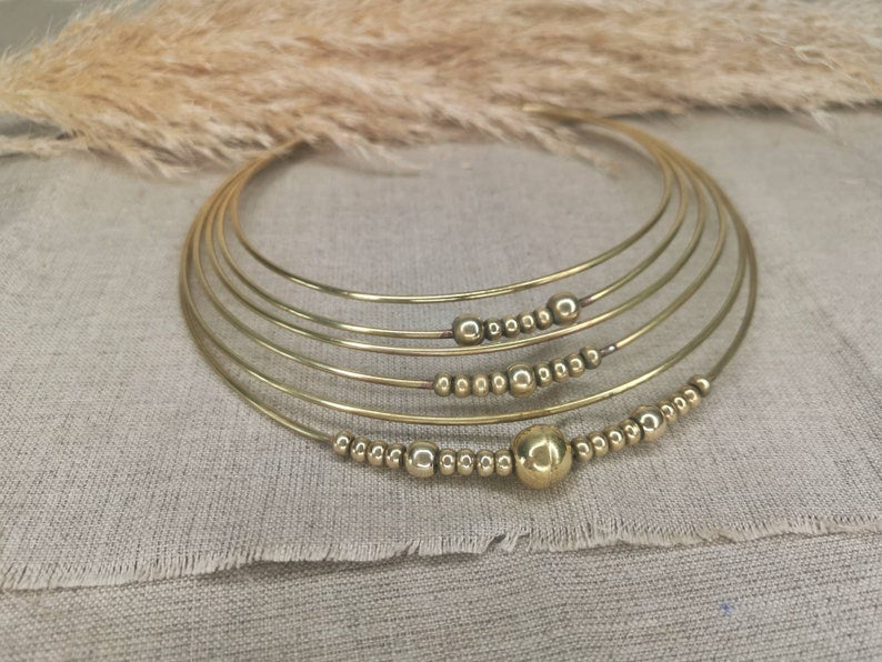 Collier ras du cou tribal en or, collier ras du cou minimaliste, collier ras du cou, collier ras du cou multi-rangs en laiton, collier tribal pour femme, collier multi-rangs