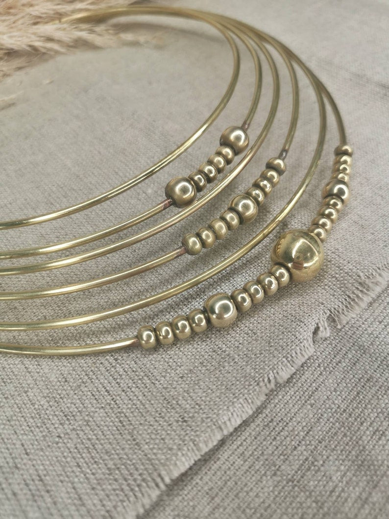 Collier ras du cou tribal en or, collier ras du cou minimaliste, collier ras du cou, collier ras du cou multi-rangs en laiton, collier tribal pour femme, collier multi-rangs