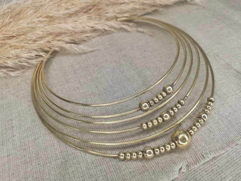 Collier ras du cou tribal en or, collier ras du cou minimaliste, collier ras du cou, collier ras du cou multi-rangs en laiton, collier tribal pour femme, collier multi-rangs