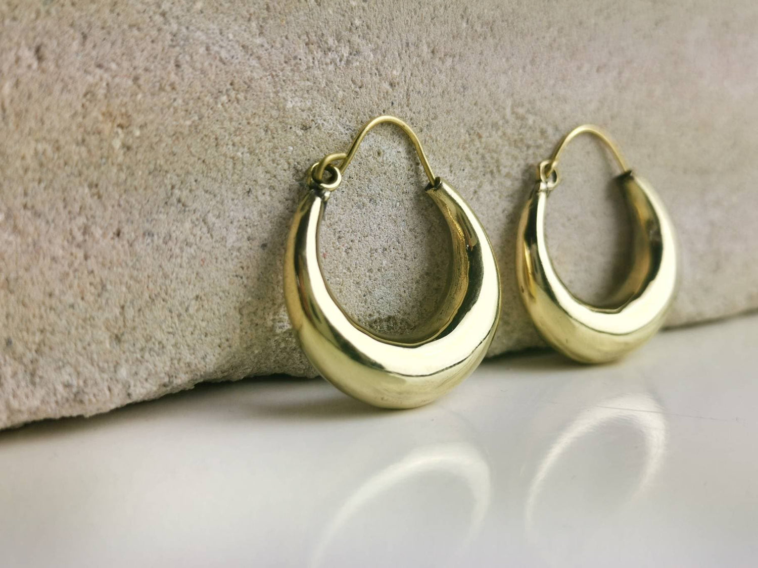 Petites boucles d'oreilles créoles légères, larges et épaisses en laiton, boucles d'oreilles en laiton, boucles d'oreilles tendance, boucles d'oreilles hippie bohème, créoles en or, 3 cm