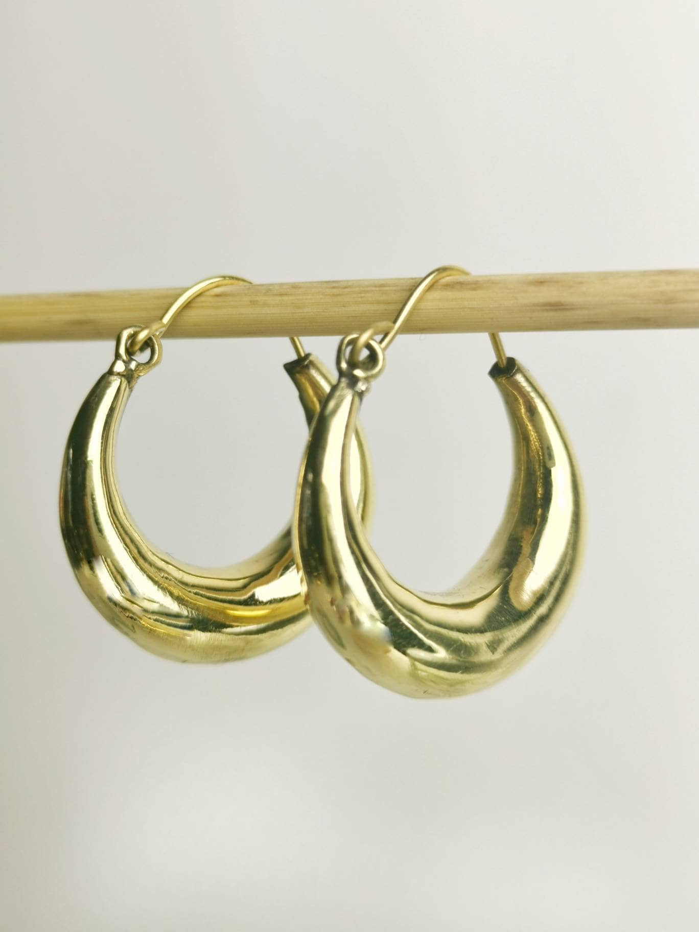 Petites boucles d'oreilles créoles légères, larges et épaisses en laiton, boucles d'oreilles en laiton, boucles d'oreilles tendance, boucles d'oreilles hippie bohème, créoles en or, 3 cm