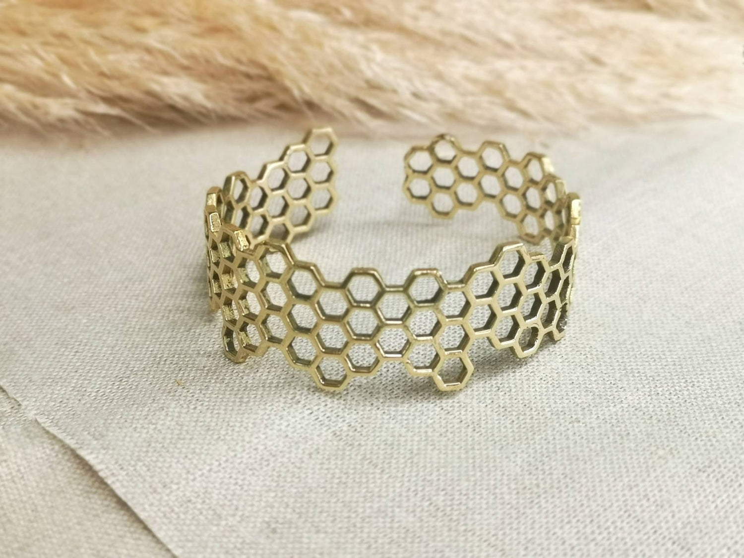 Honeycomb bangle, honeycomb bracelet, cuff bracelet, gold bangles, bracelet gold, statement jewelry, honeycomb bracelet, cocosy.berlin