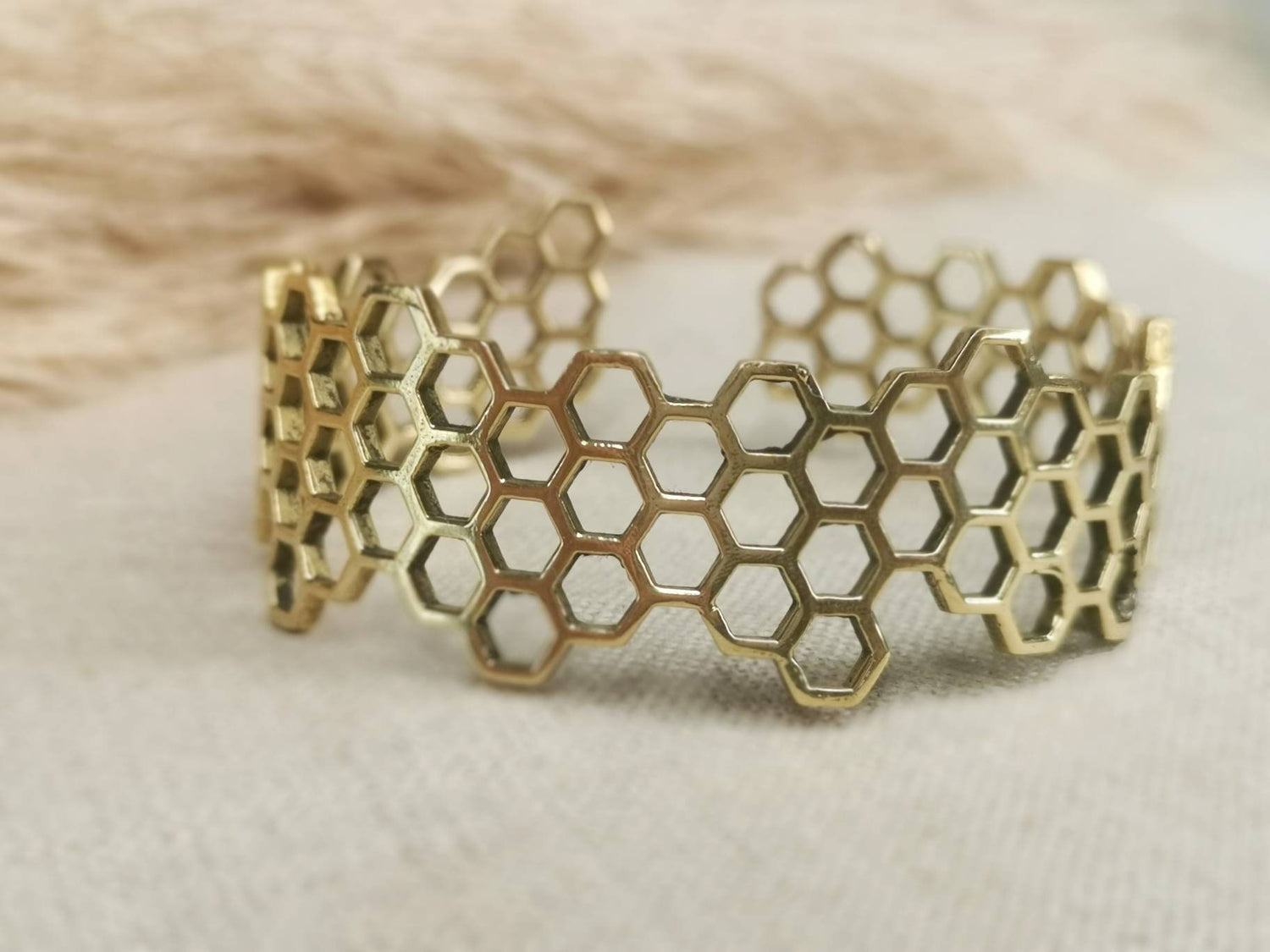 Honeycomb bangle, honeycomb bracelet, cuff bracelet, gold bangles, bracelet gold, statement jewelry, honeycomb bracelet, cocosy.berlin