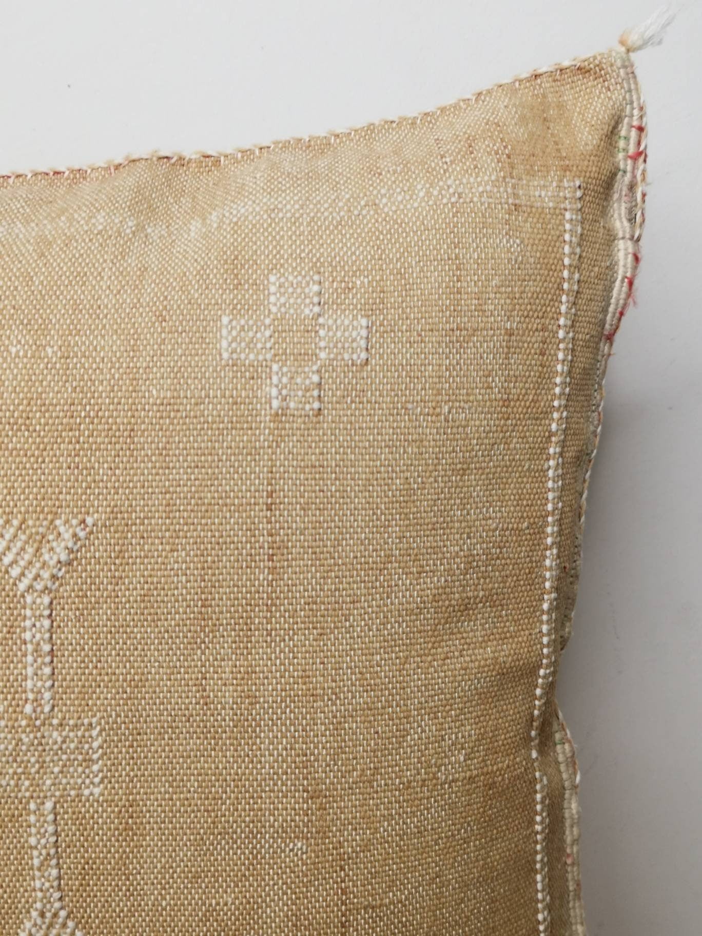 Boho Berber Kissenhülle, Boho Kissen aus Marokko, Marokkanisches Kissen aus Sabra Seide, Vintage Farbe, Kelim, 43x51cm Bohokissen Marrakesch