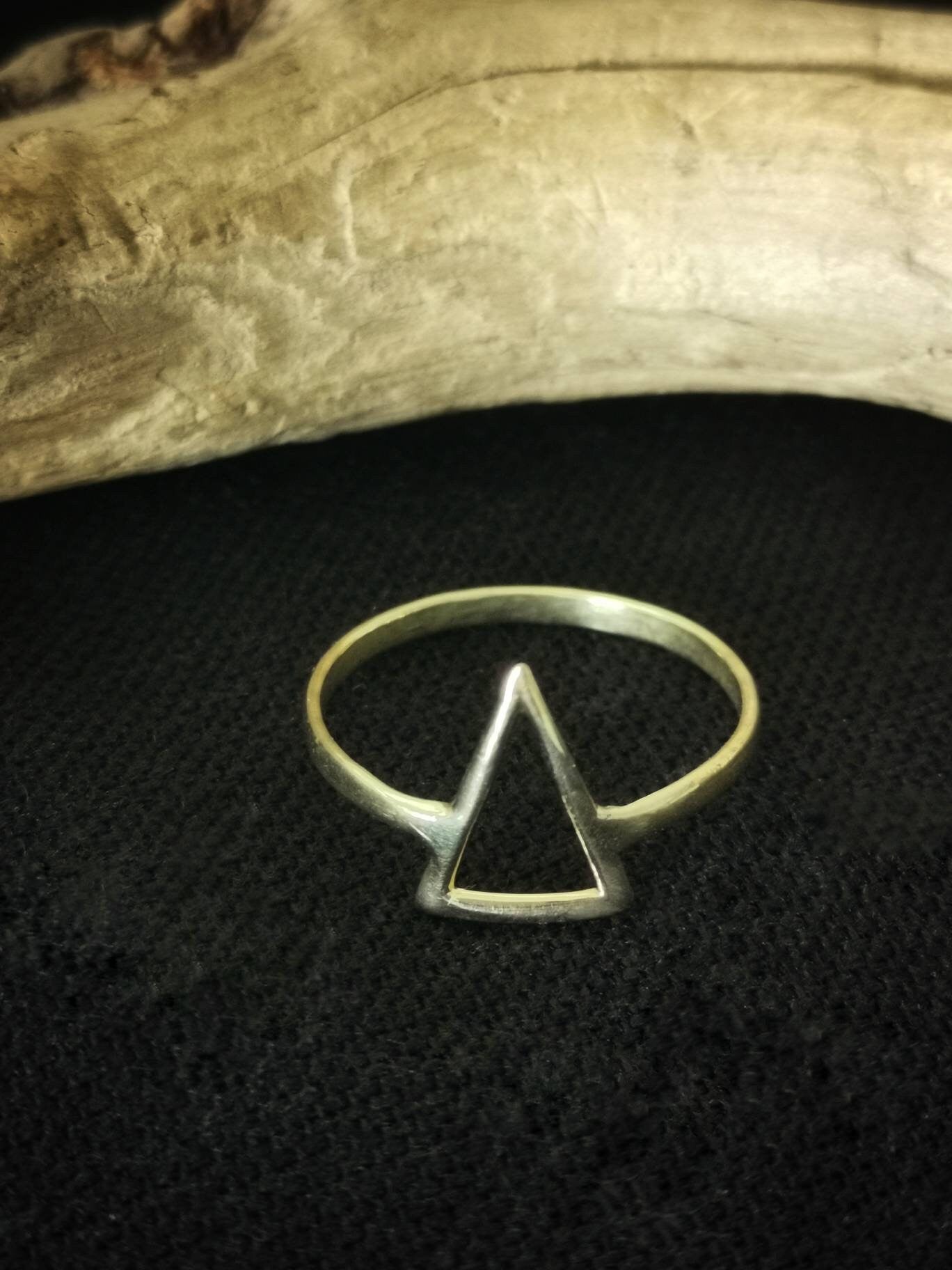 Bague triangulaire en laiton, bague empilable, bague minimaliste, bague géométrique, bague triangulaire, bague en or, bague en laiton doré