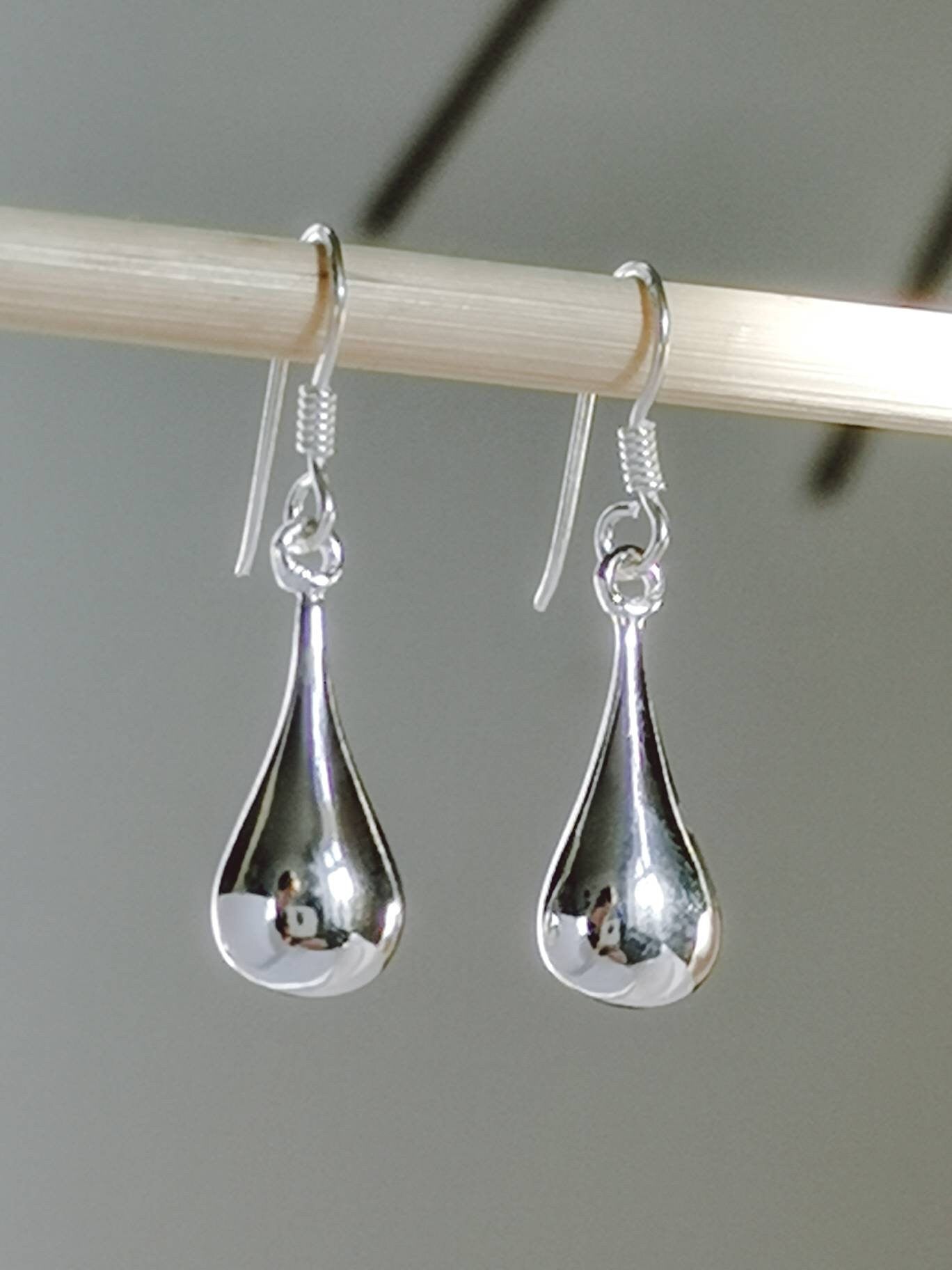 Tropfen Ohrhänger aus Silber 925, Feine Hängende Ohrringe, Tropfenförmig, Minimalistisch Ohrringe, Hängeohrringe Silber