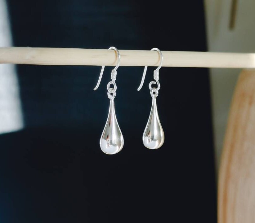 Tropfen Ohrhänger aus Silber 925, Feine Hängende Ohrringe, Tropfenförmig, Minimalistisch Ohrringe, Hängeohrringe Silber