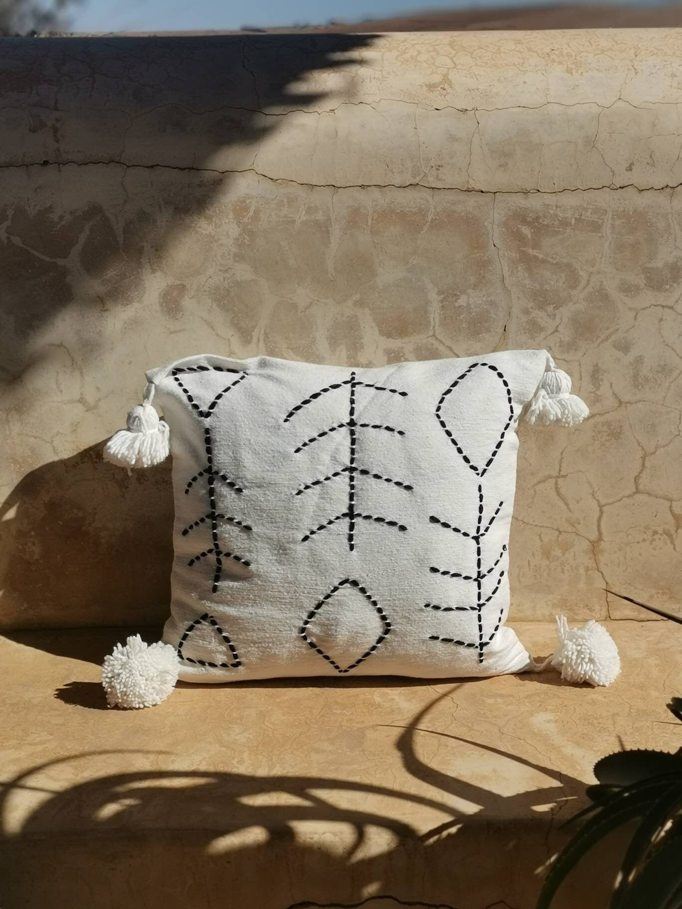 Kissenbezug 50x50 cm, Boho Kissen aus Baumwolle, Kissen mit Pom Pom, Ethno Kissenhülle, Eklektisch Minimalistisch