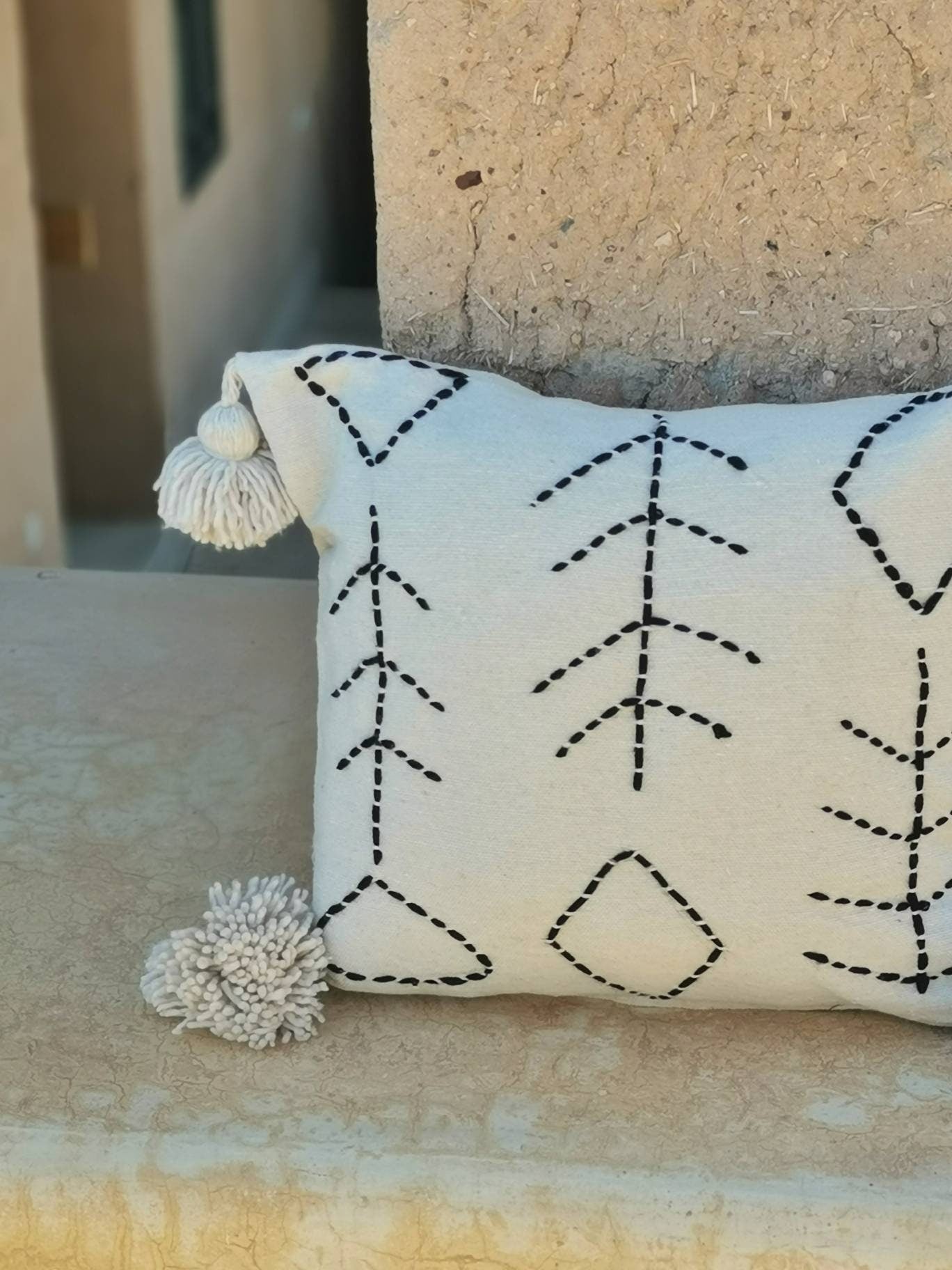 Cushion cover 50x50 cm, boho cushion made of cotton, cushion with pom pom, ethno cushion cover, eclectic minimalist beige