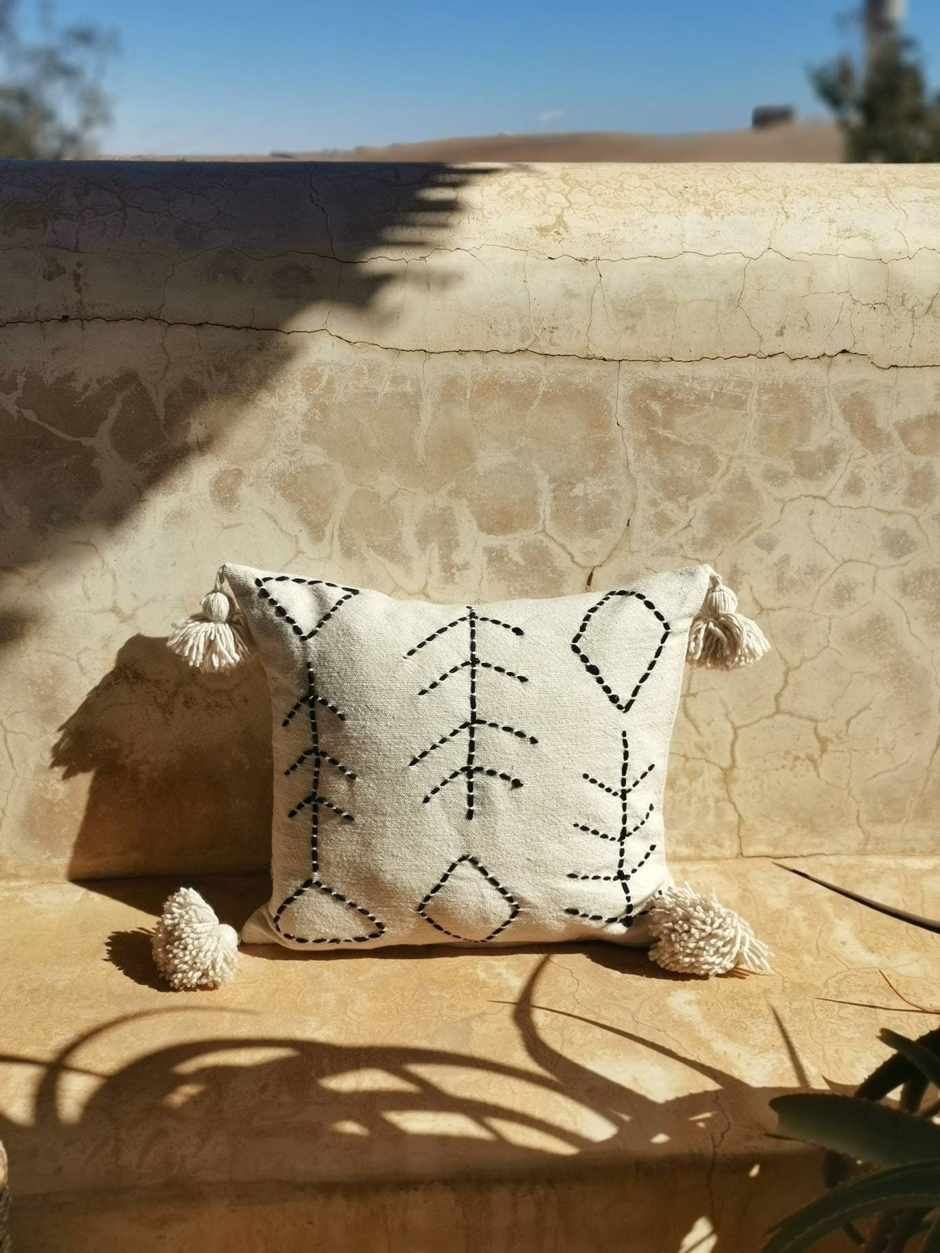 Kissenbezug 50x50 cm, Boho Kissen aus Baumwolle, Kissen mit Pom Pom, Ethno Kissenhülle, Eklektisch Minimalistisch Beige