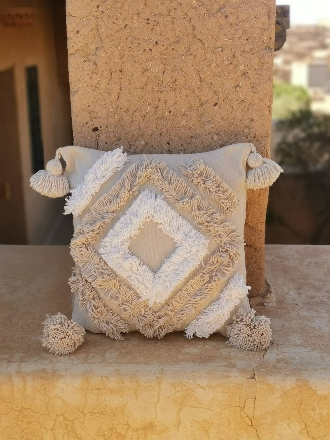 Boho Kissenbezug 50x50 cm, Boho Kissen aus Baumwolle und Wolle, Kissen mit Pom Pom, Quasten und Fransen, HippieEthno Kissenhülle