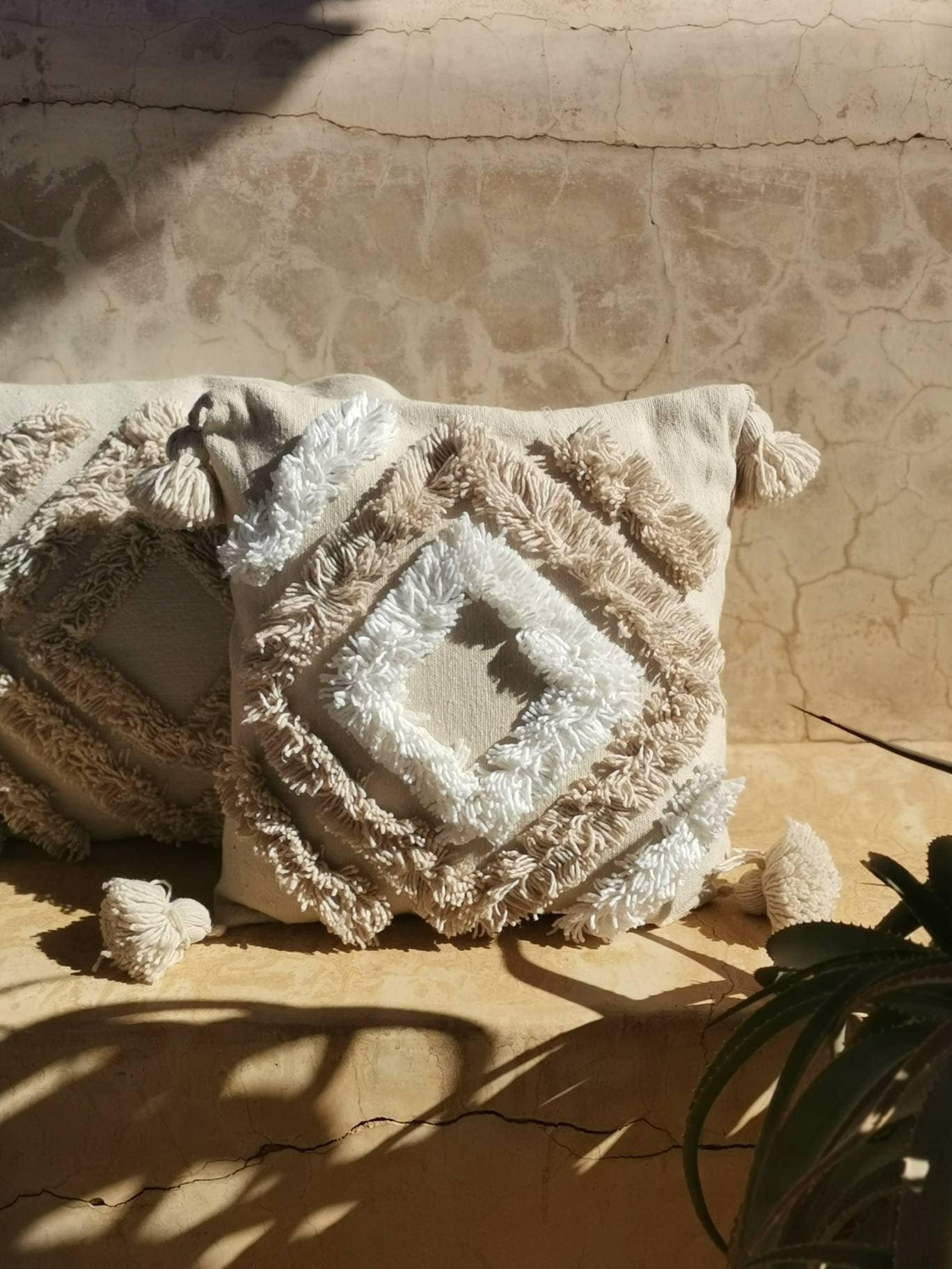 Boho cushion cover 50x50 cm, boho cushion made of cotton and wool, cushion with pom pom, tassels and fringes, hippie ethno cushion cover