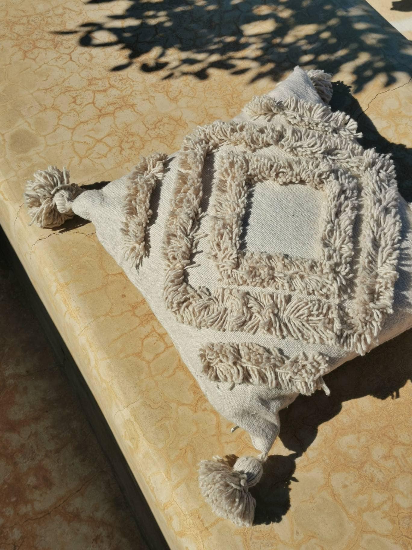 Boho Kissenbezug 50x50cm, Boho Kissen aus Baumwolle und Wolle, Kissen mit Pom Pom, Quasten und Fransen, Hippie Ethno Kissenhülle Beige