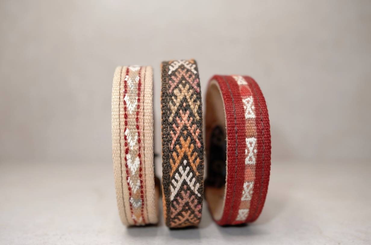 Hundehalsband aus Leder und Vintage Kelim Stoff, Kleines Hundehalsband aus Marokko, marokkanisches Halsband für kleine Hunde, Handarbeit