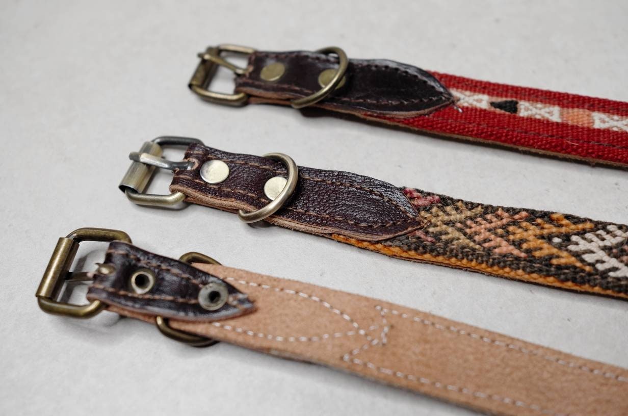 Hundehalsband aus Leder und Vintage Kelim Stoff, Kleines Hundehalsband aus Marokko, marokkanisches Halsband für kleine Hunde, Handarbeit - CocosyBerlin
