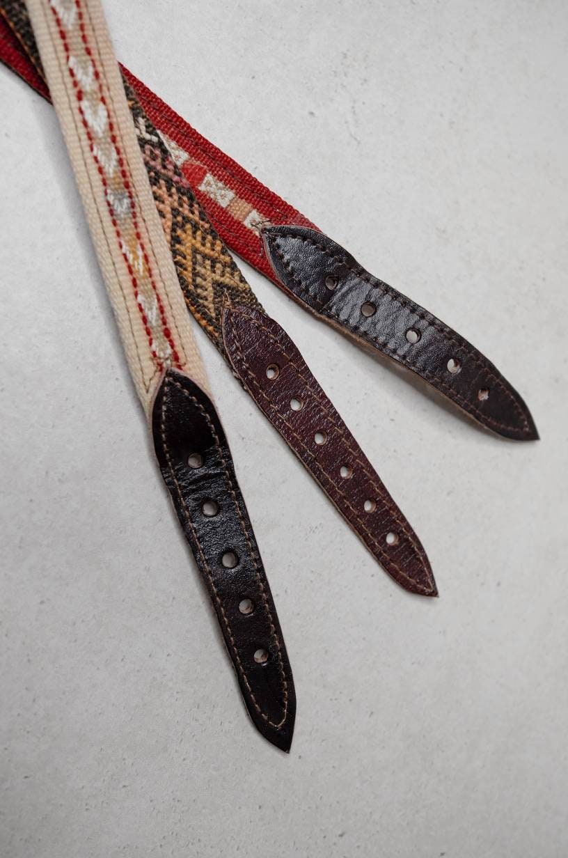 Hundehalsband aus Leder und Vintage Kelim Stoff, Kleines Hundehalsband aus Marokko, marokkanisches Halsband für kleine Hunde, Handarbeit